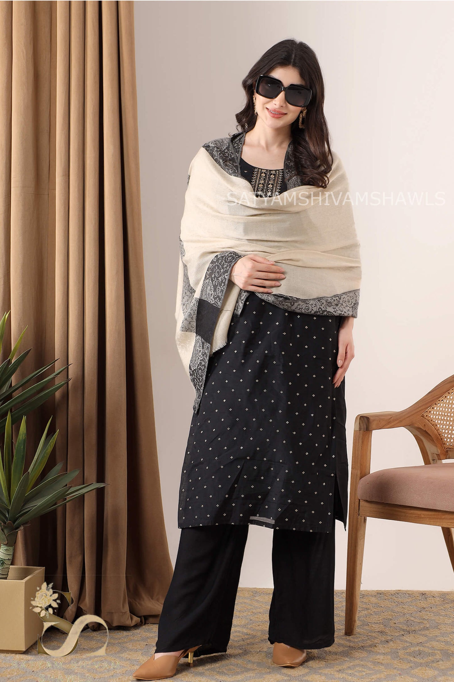 LADAKHI SELF WITH BEAUTIFUL BLACK SELF BORDER LUXURY PASHMINA STOLE ,SKIN