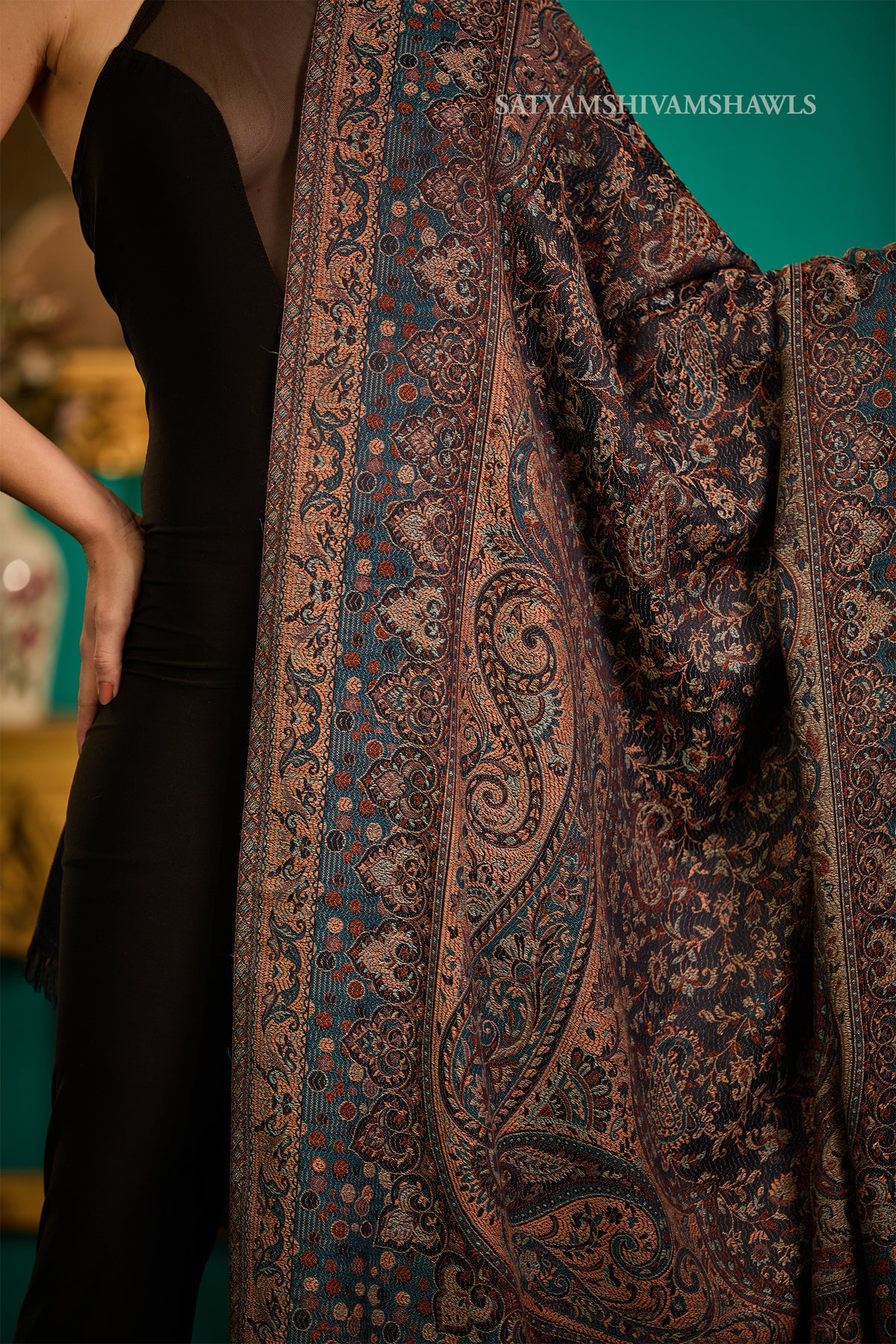 TURKEY ARABIC PAISLEY  KANI WOVEN SHAWL,WARM AND SOFT,VINTAGE BLACK