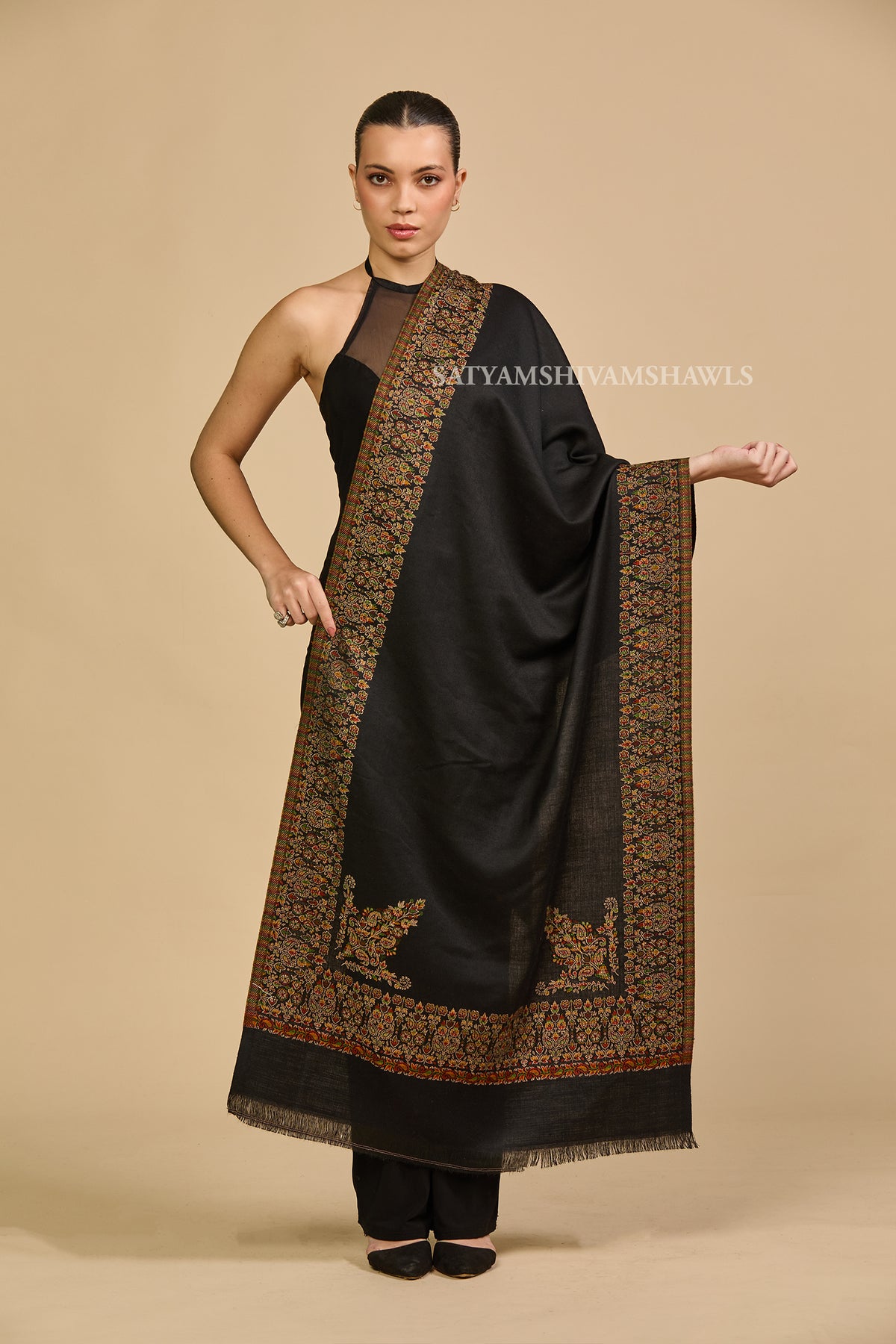 The heritage kunj pure wool border bloom kani weaved stole