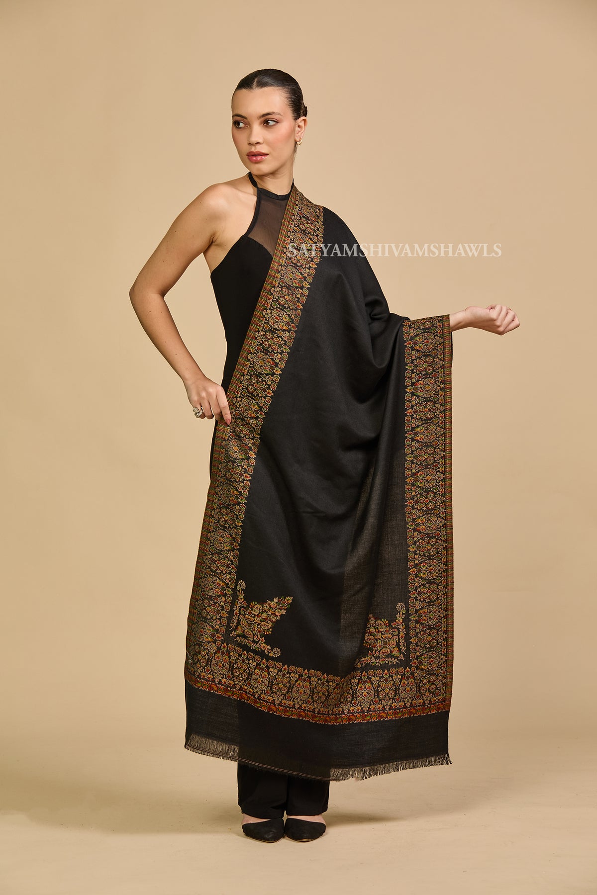 The heritage kunj pure wool border bloom kani weaved stole
