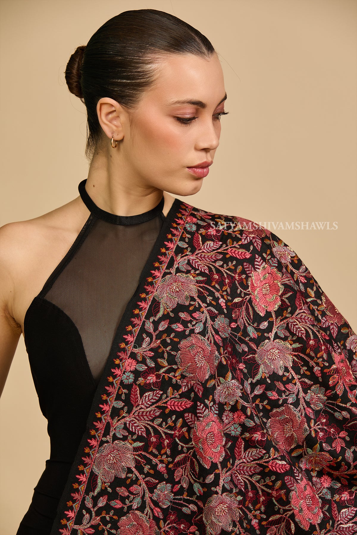 Fine wool Nalki zari embroidery stole