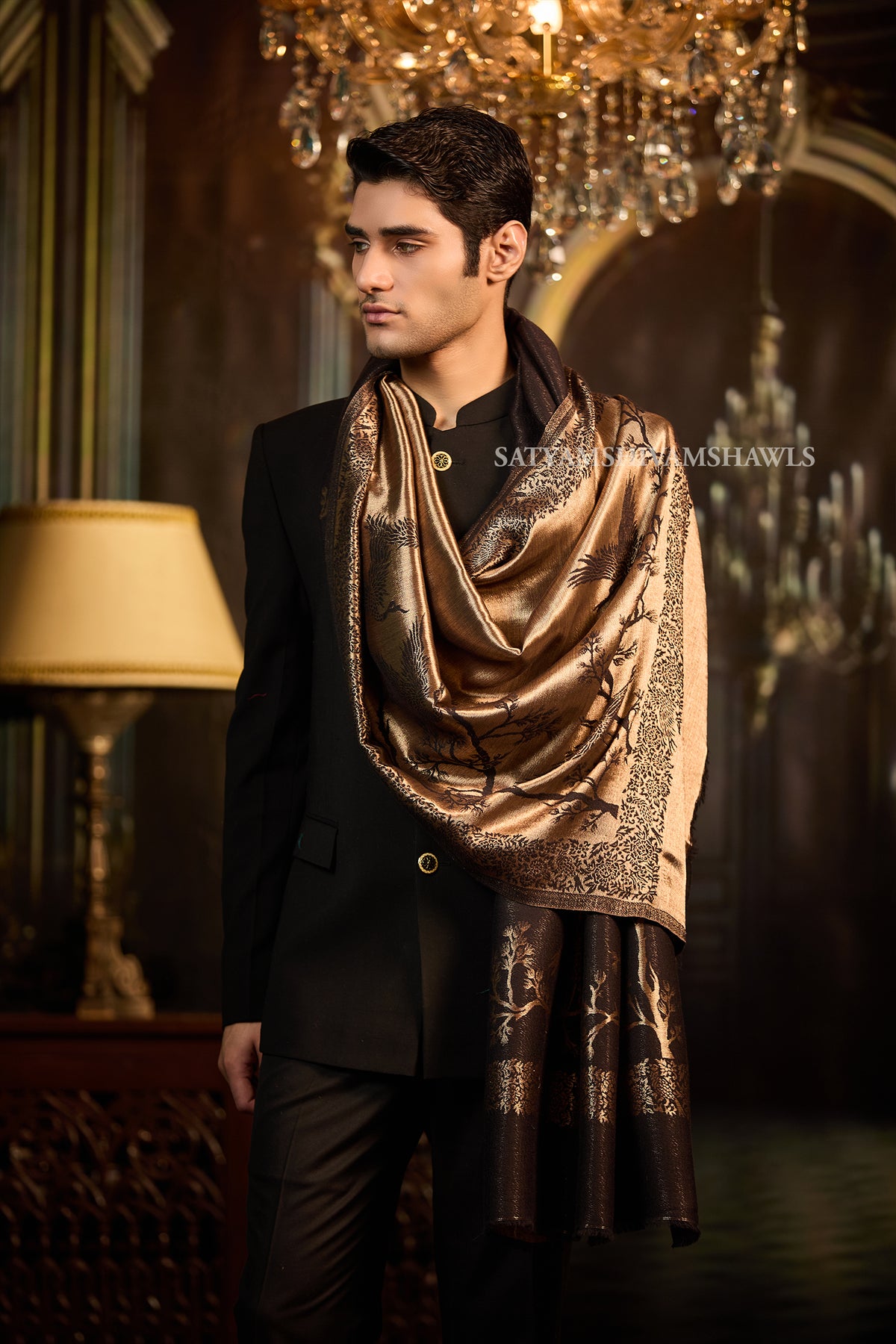 Moonlight Golden Bloom men stole