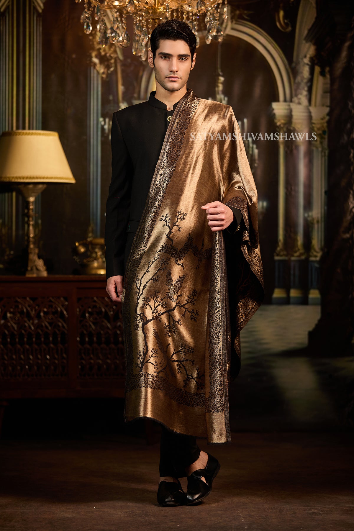 Moonlight Golden Bloom men stole