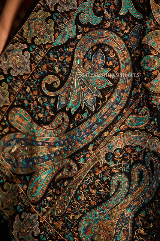 The Royal Heirloom – Intricate Handwork Shawl