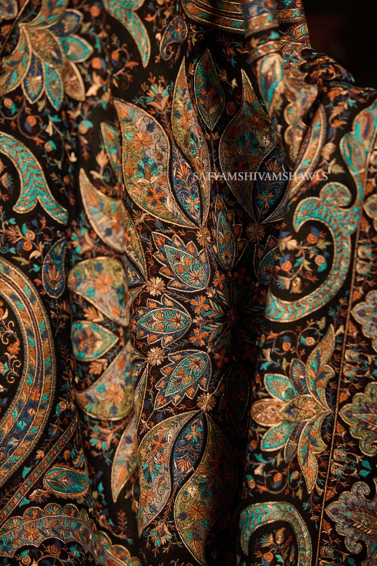 The Royal Heirloom – Intricate Handwork Shawl