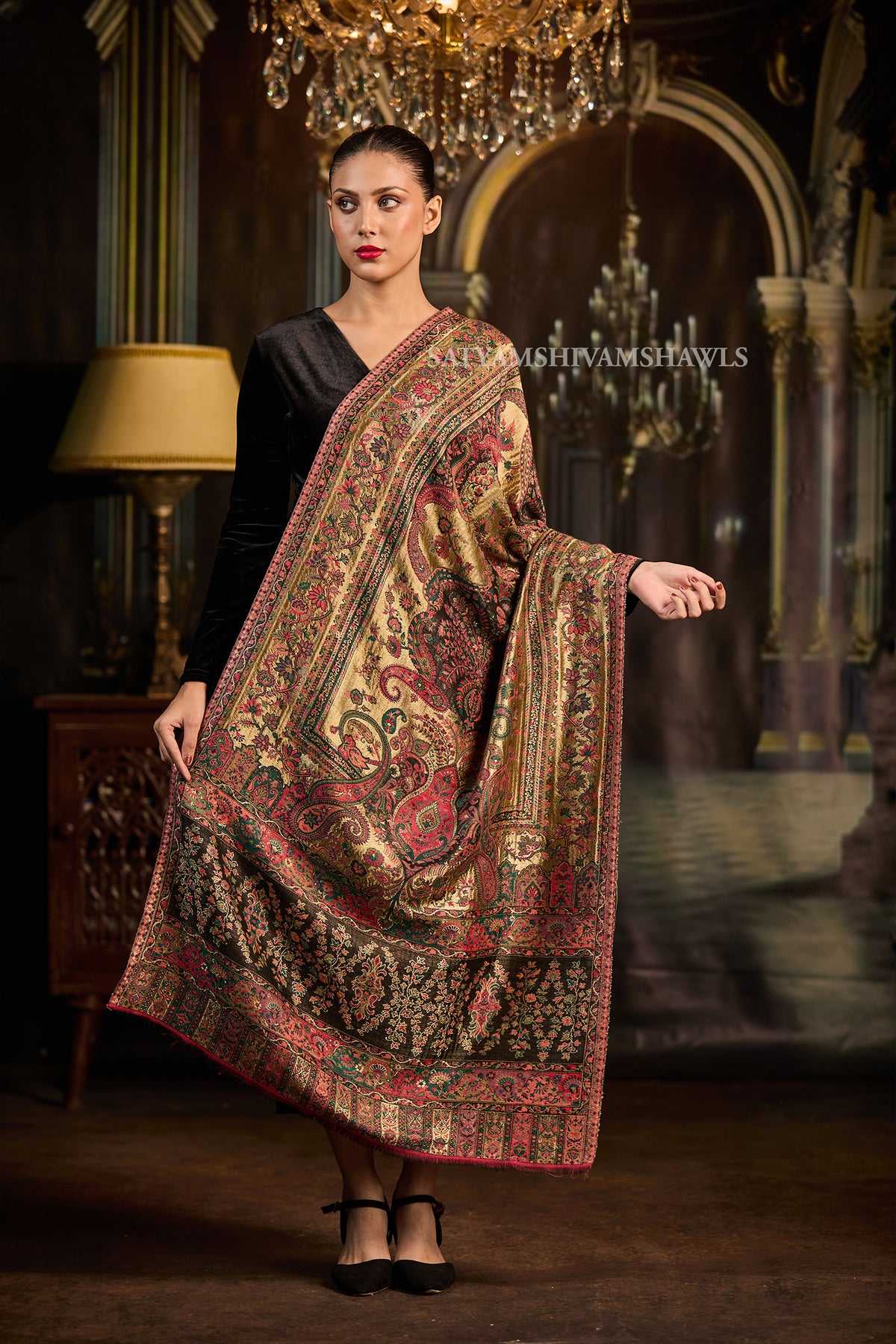 Moonlight Antique Paisley Kani Women Stole