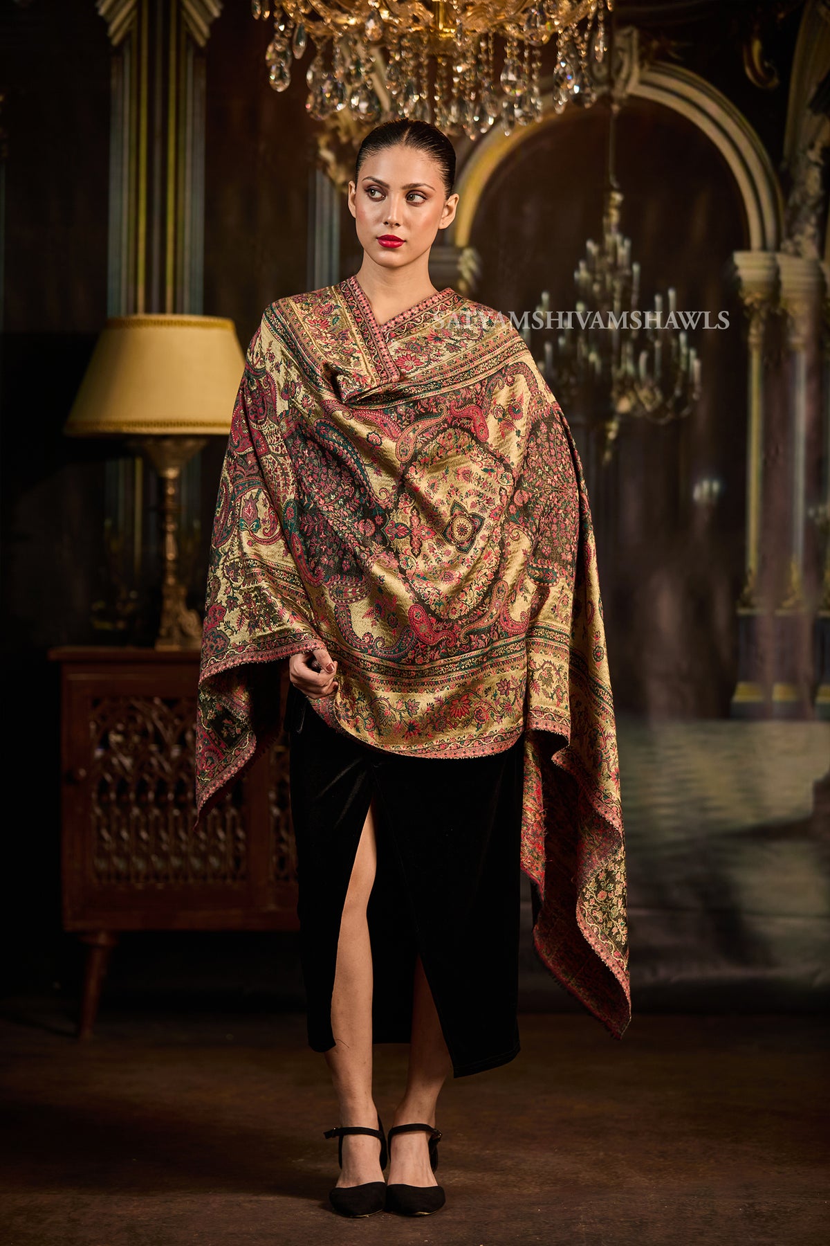 Moonlight Antique Paisley Kani Women Stole