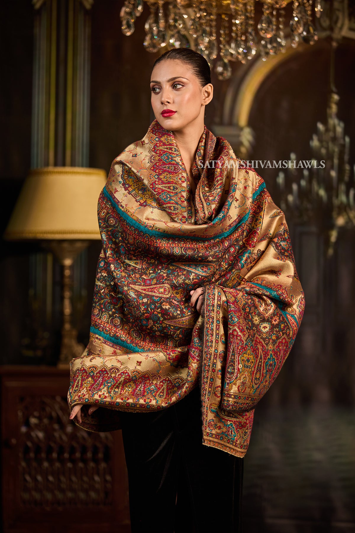 Moonlight Reversible Zari Kani — Woven in Tradition, Crafted for Elegance