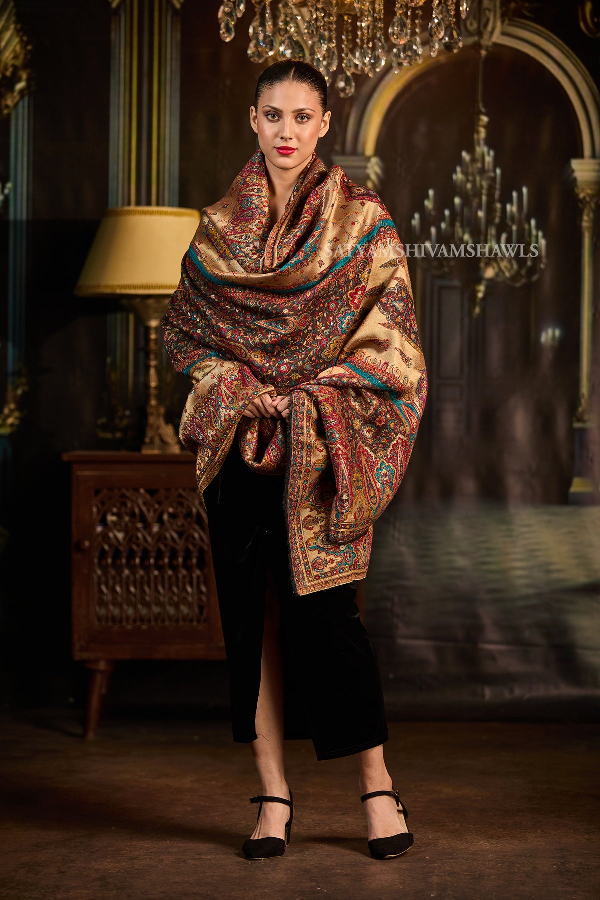 Moonlight Reversible Zari Kani — Woven in Tradition, Crafted for Elegance
