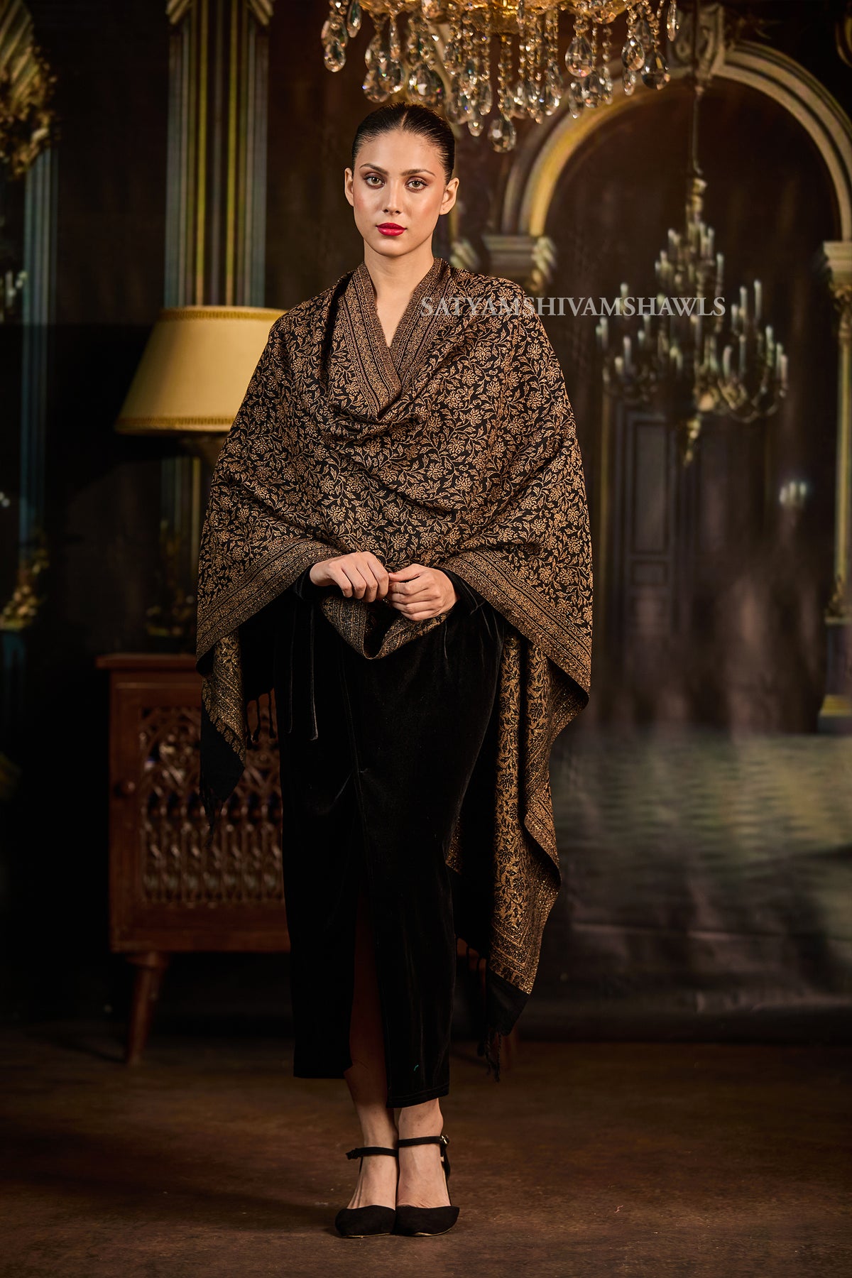 Midnight Gold Zari Weaved Reversible Stole