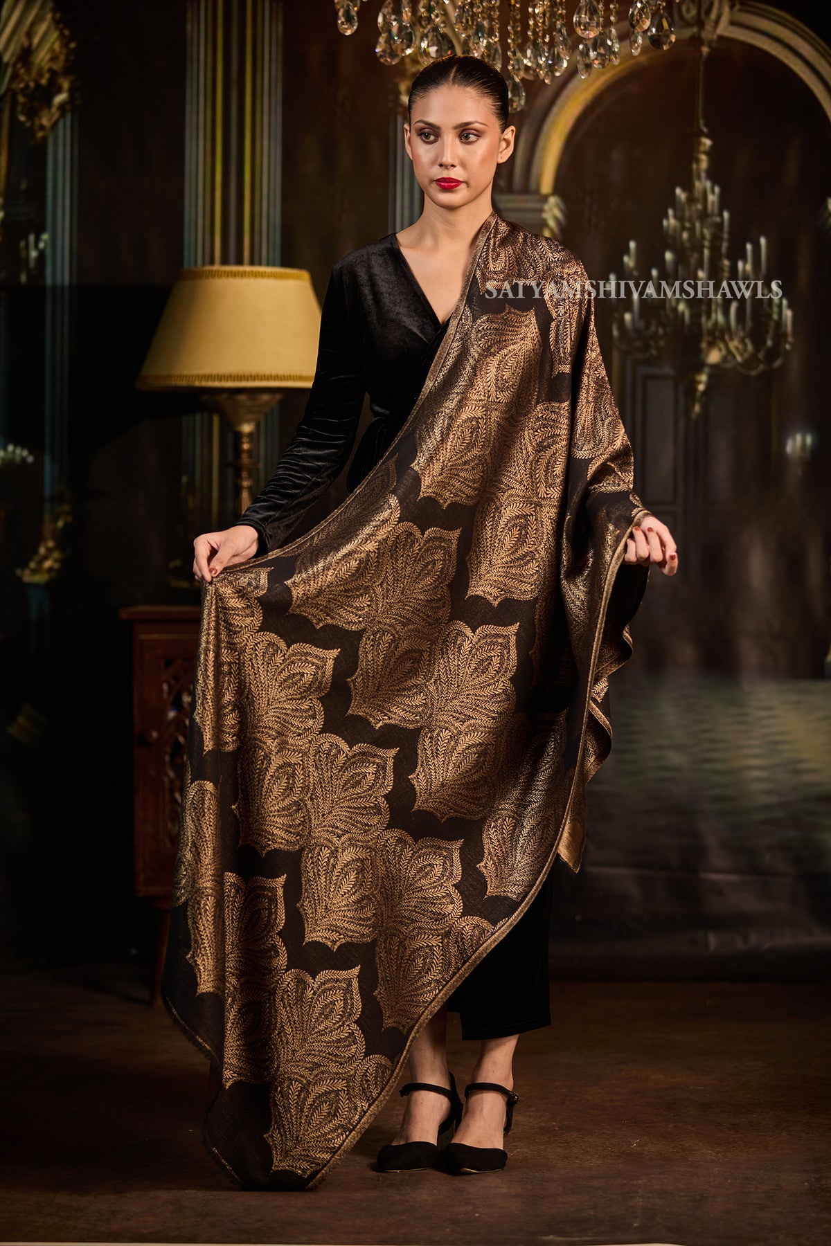 Moonlight Golden Paisley Reversible Stole