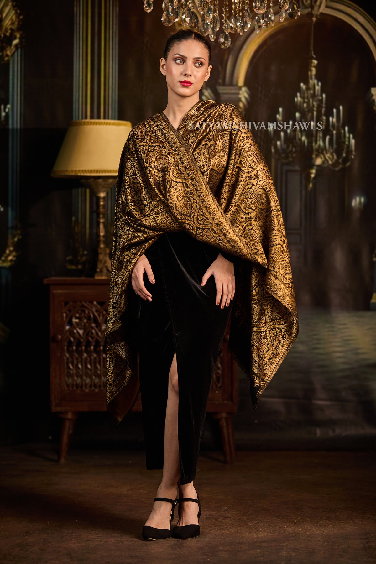 Moonlight Golden Paisley Reversible Stole