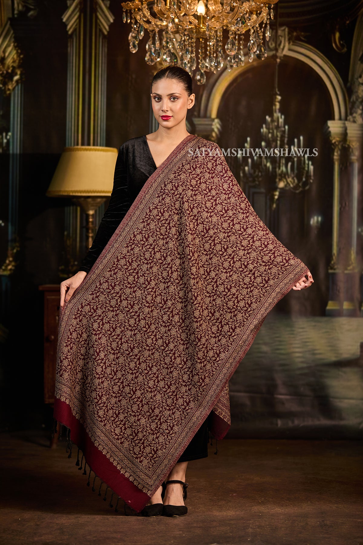 Midnight Gold Zari Weaved Reversible Stole