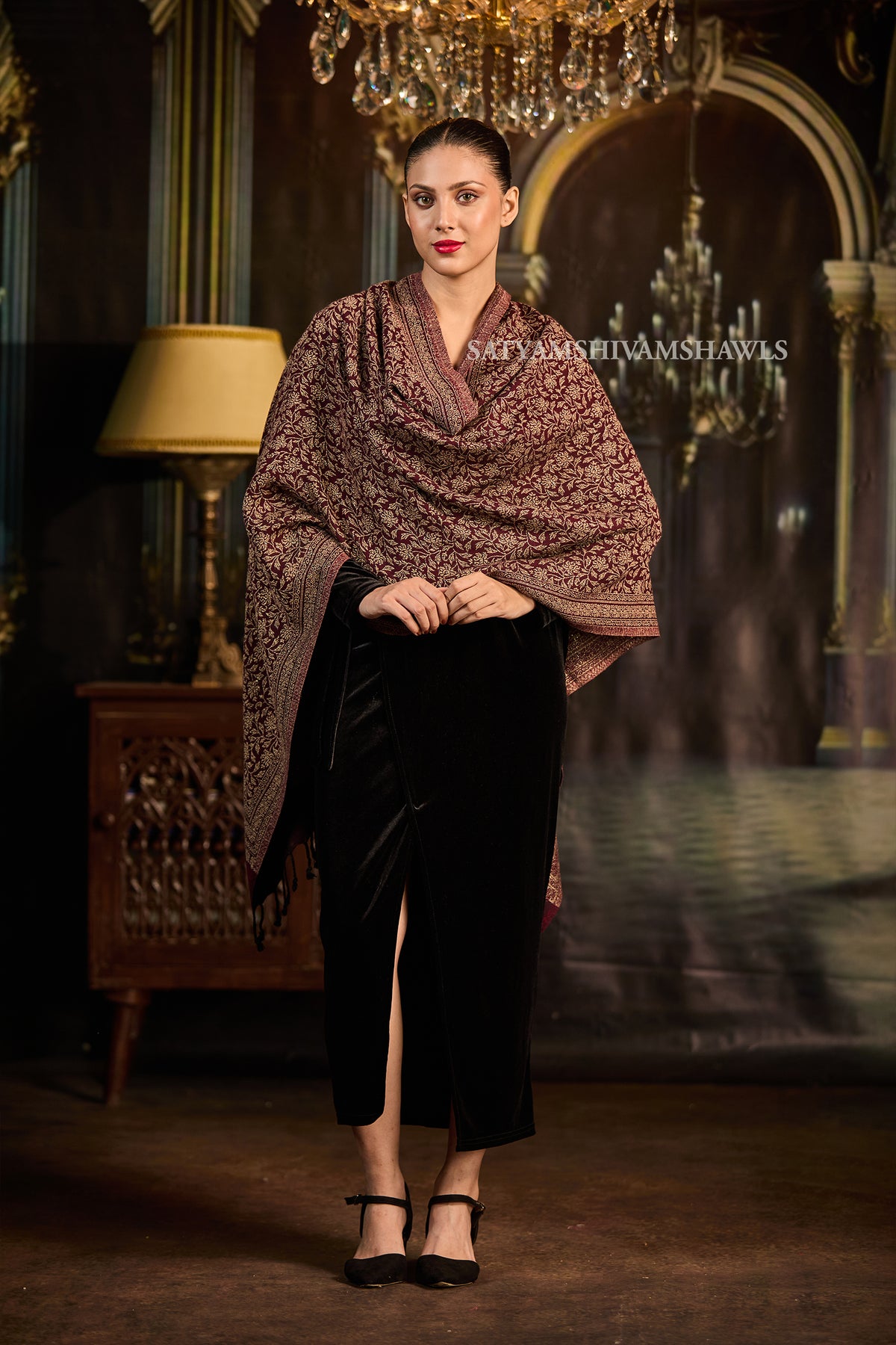 Midnight Gold Zari Weaved Reversible Stole
