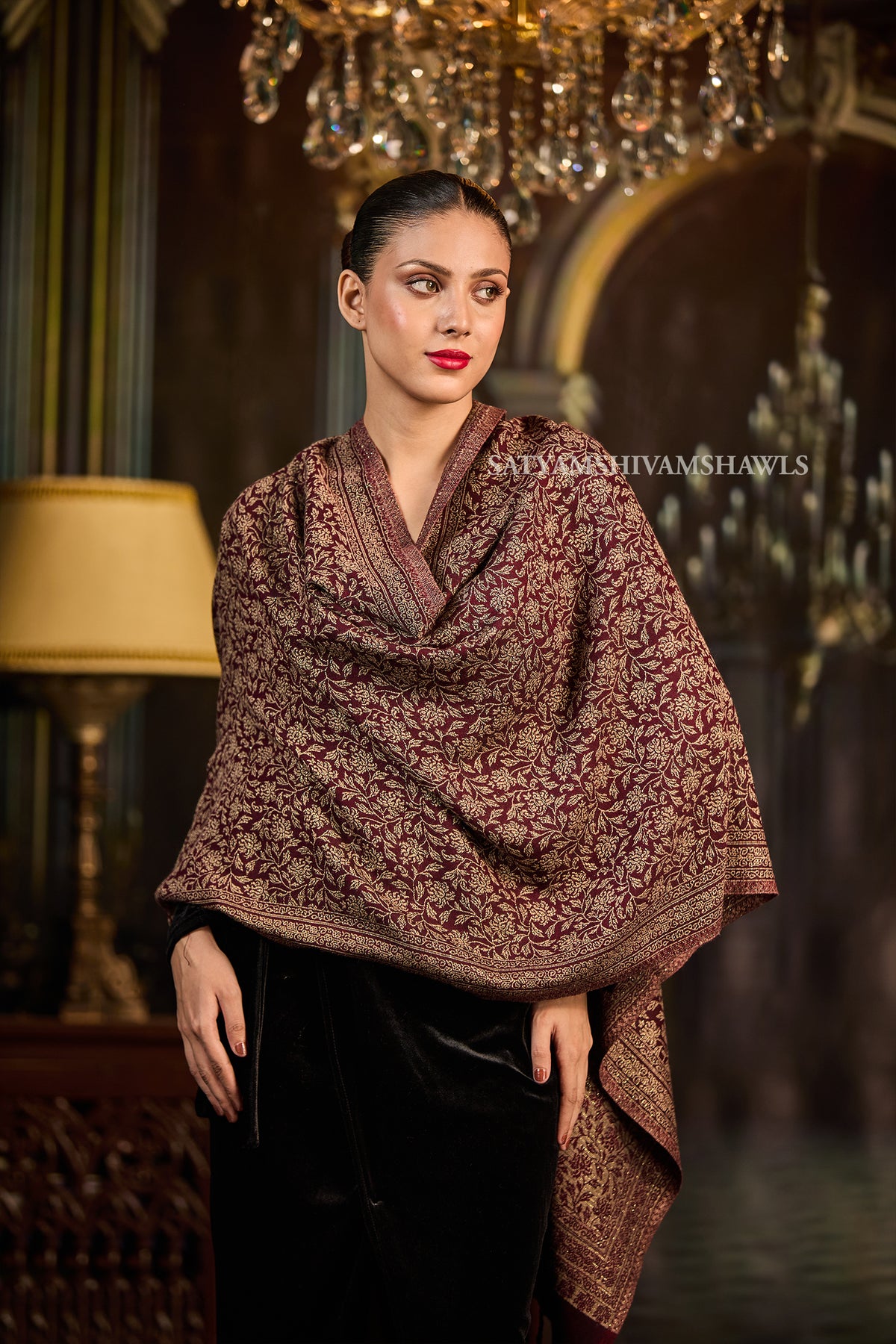 Midnight Gold Zari Weaved Reversible Stole