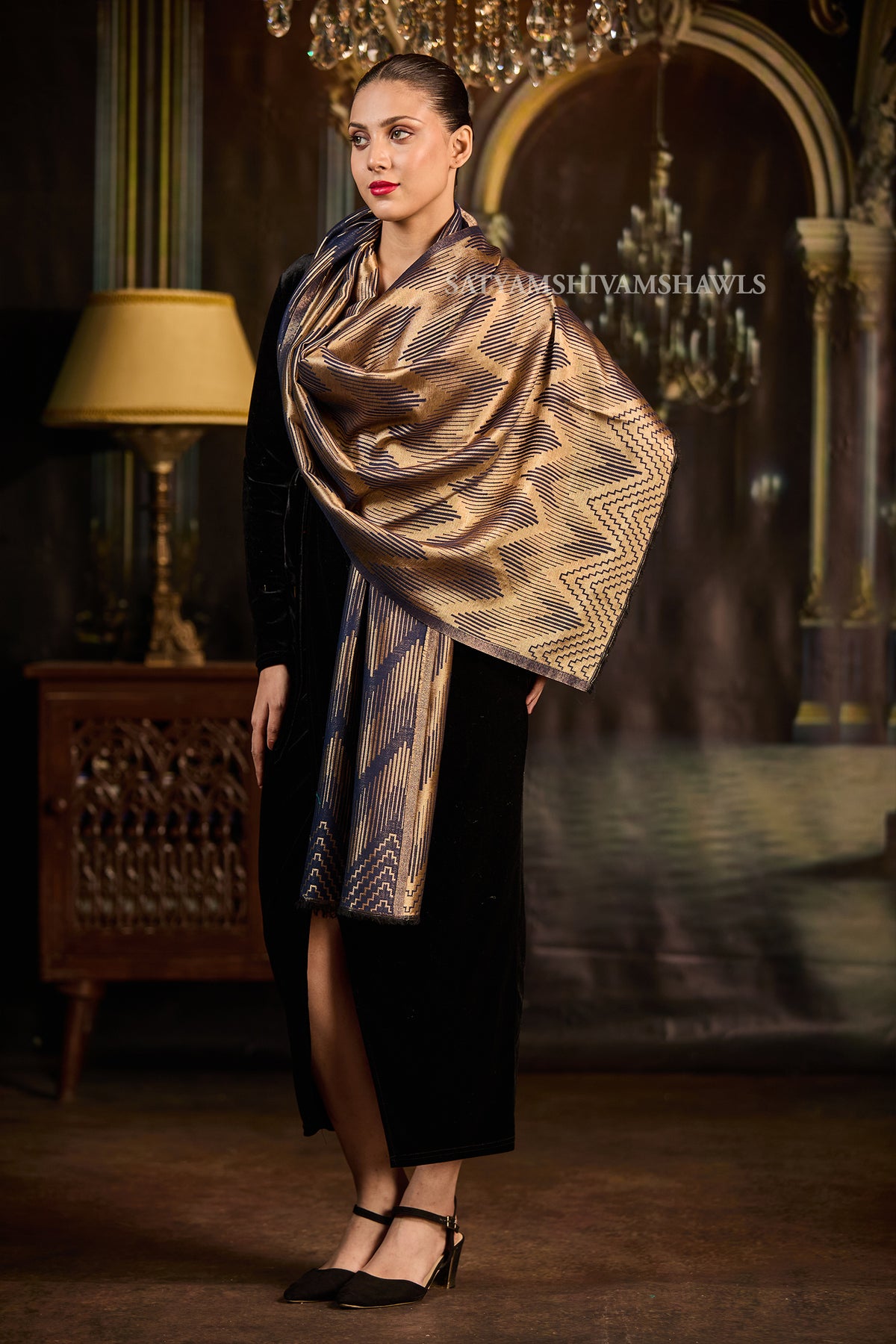 Moonlight Golden Paisley Reversible Stole