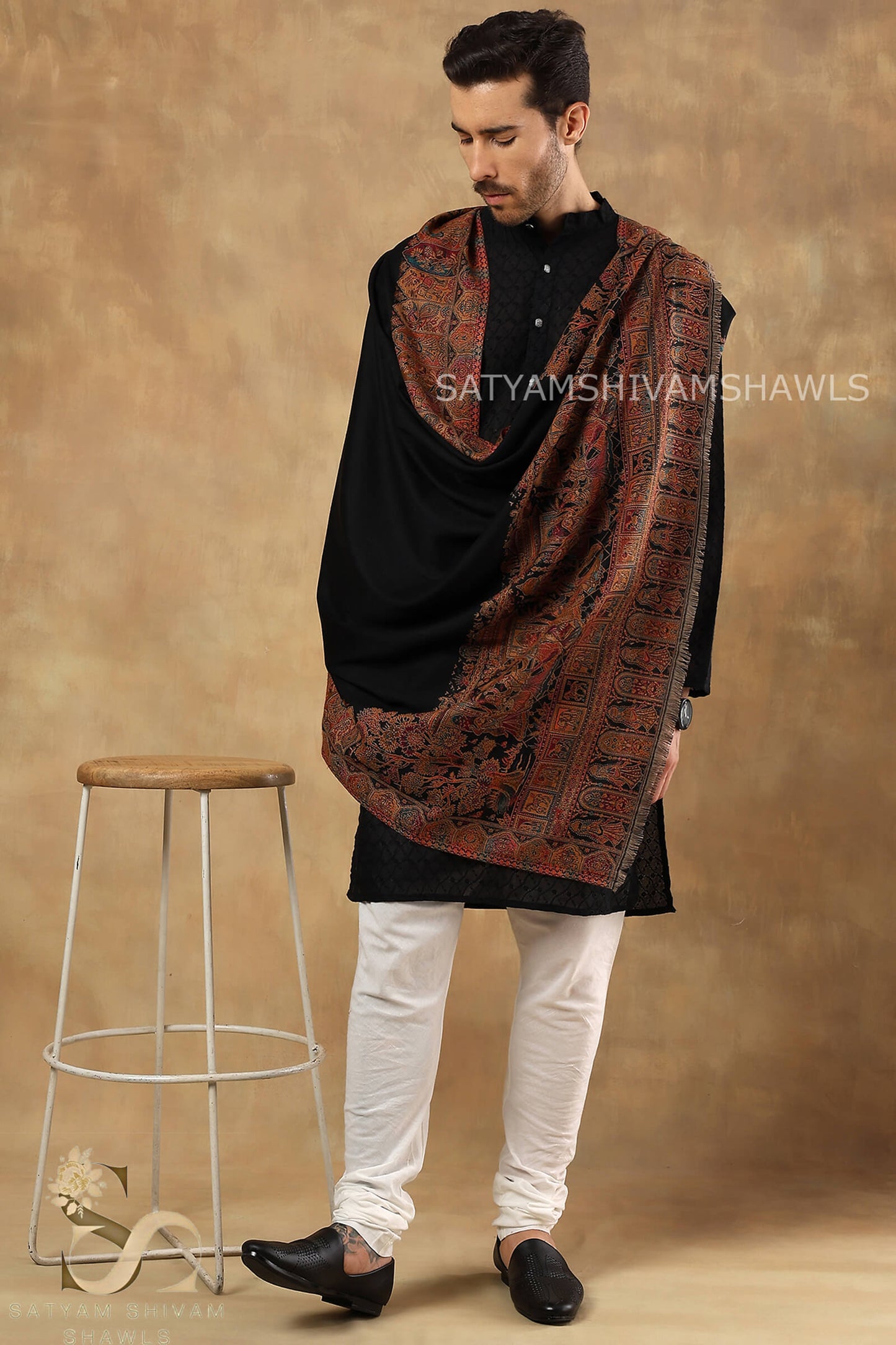 TAJ SAKHIYAAN  KANI BORDER WEAVE SHAWL, SOFT, WARM AND LIGHT WEIGHT, BLACK