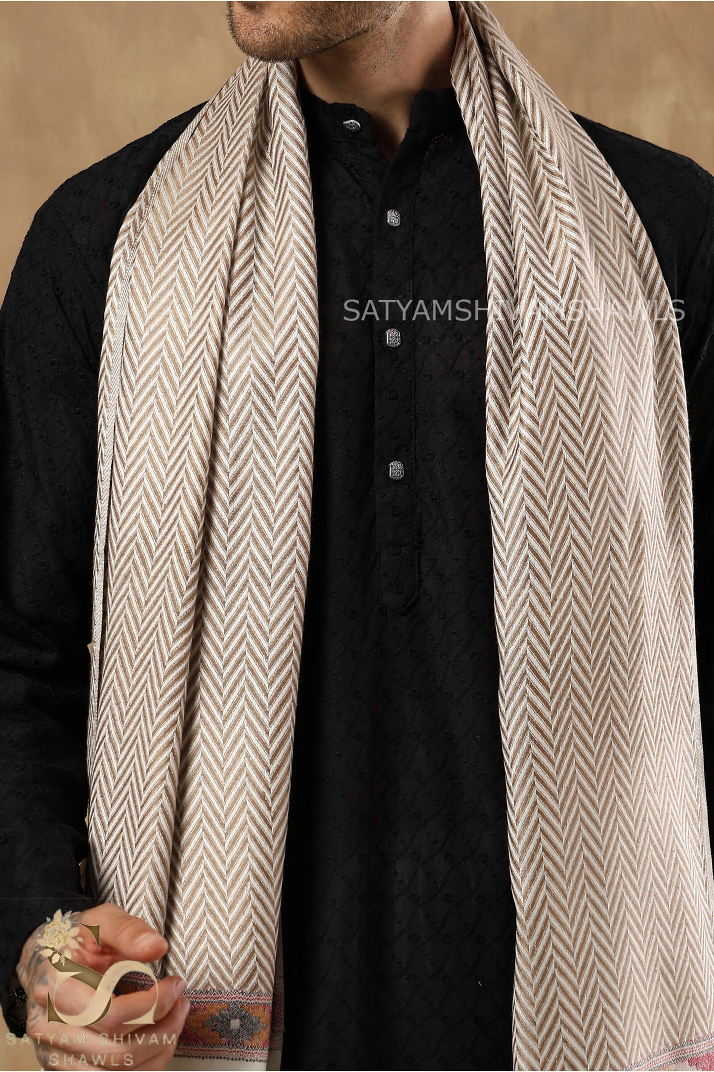 KULLU PALLA WITH SELF ZIG ZAG PATTREN MENS STOLE,WHITE