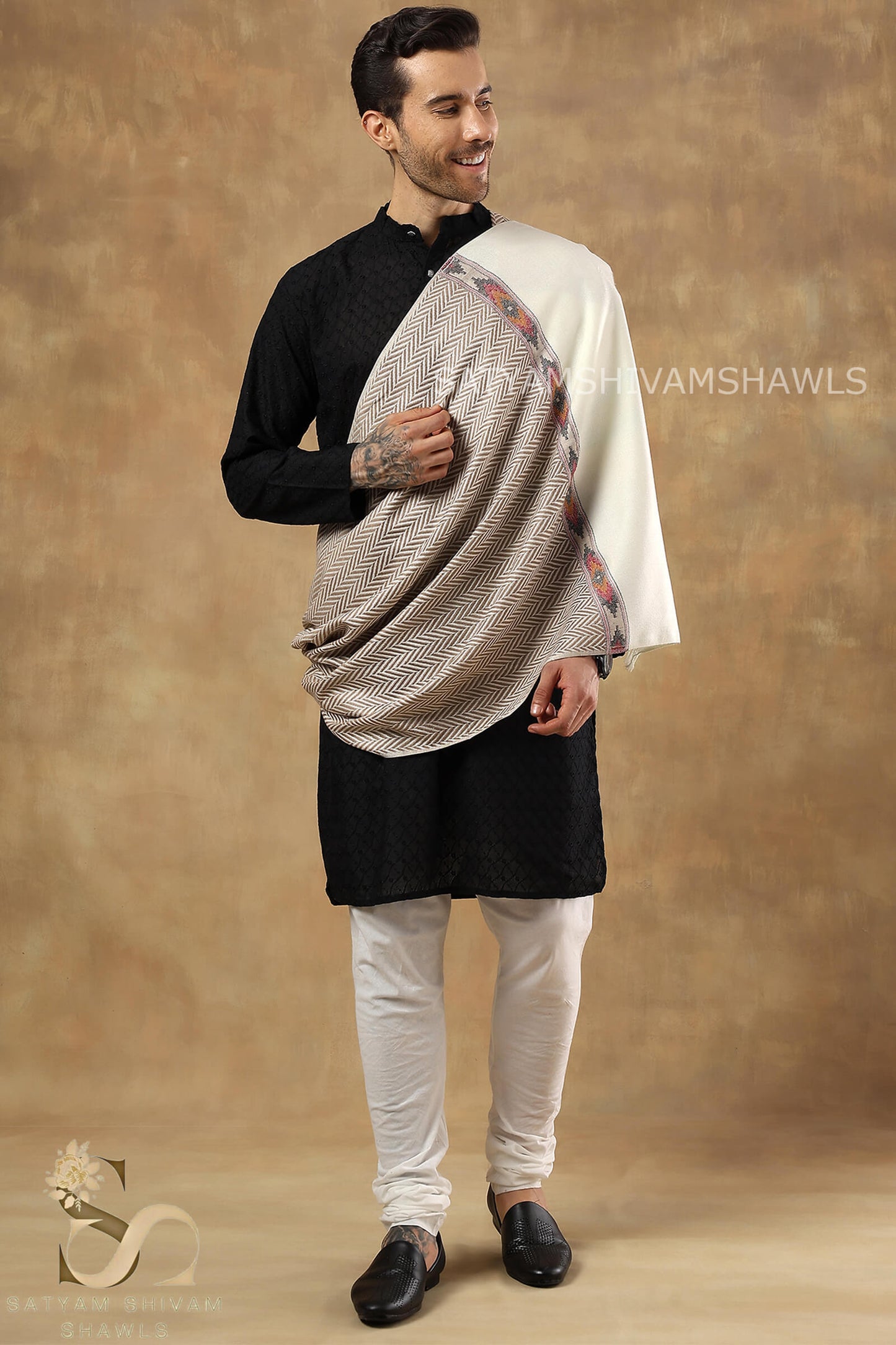 KULLU PALLA WITH SELF ZIG ZAG PATTREN MENS STOLE,WHITE