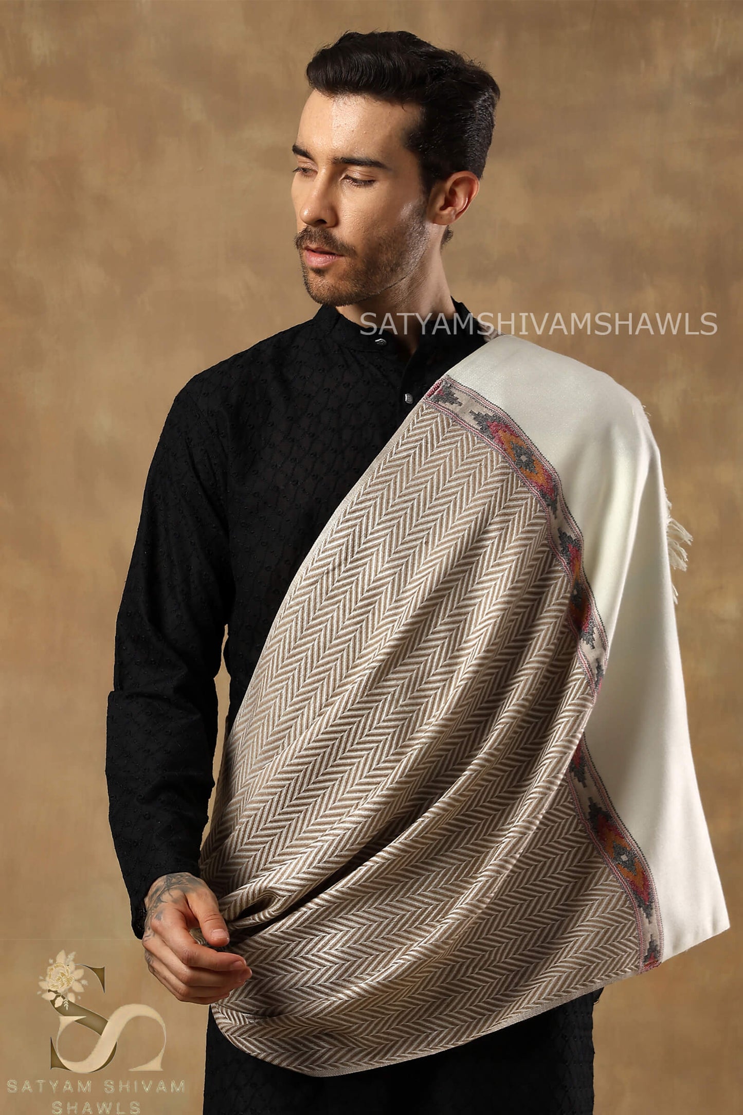 KULLU PALLA WITH SELF ZIG ZAG PATTREN MENS STOLE,WHITE