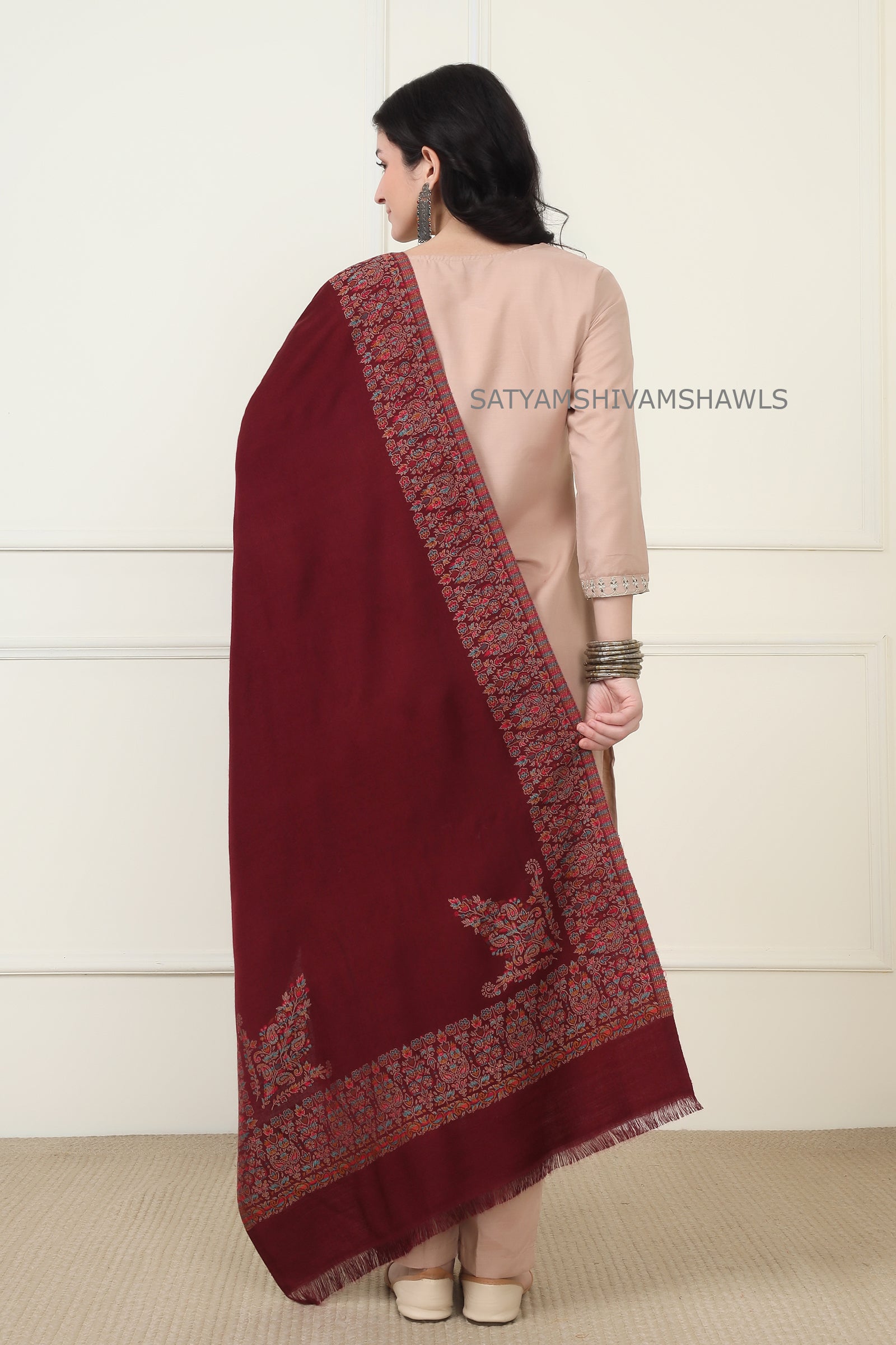 The heritage kunj pure wool border bloom kani weaved stole
