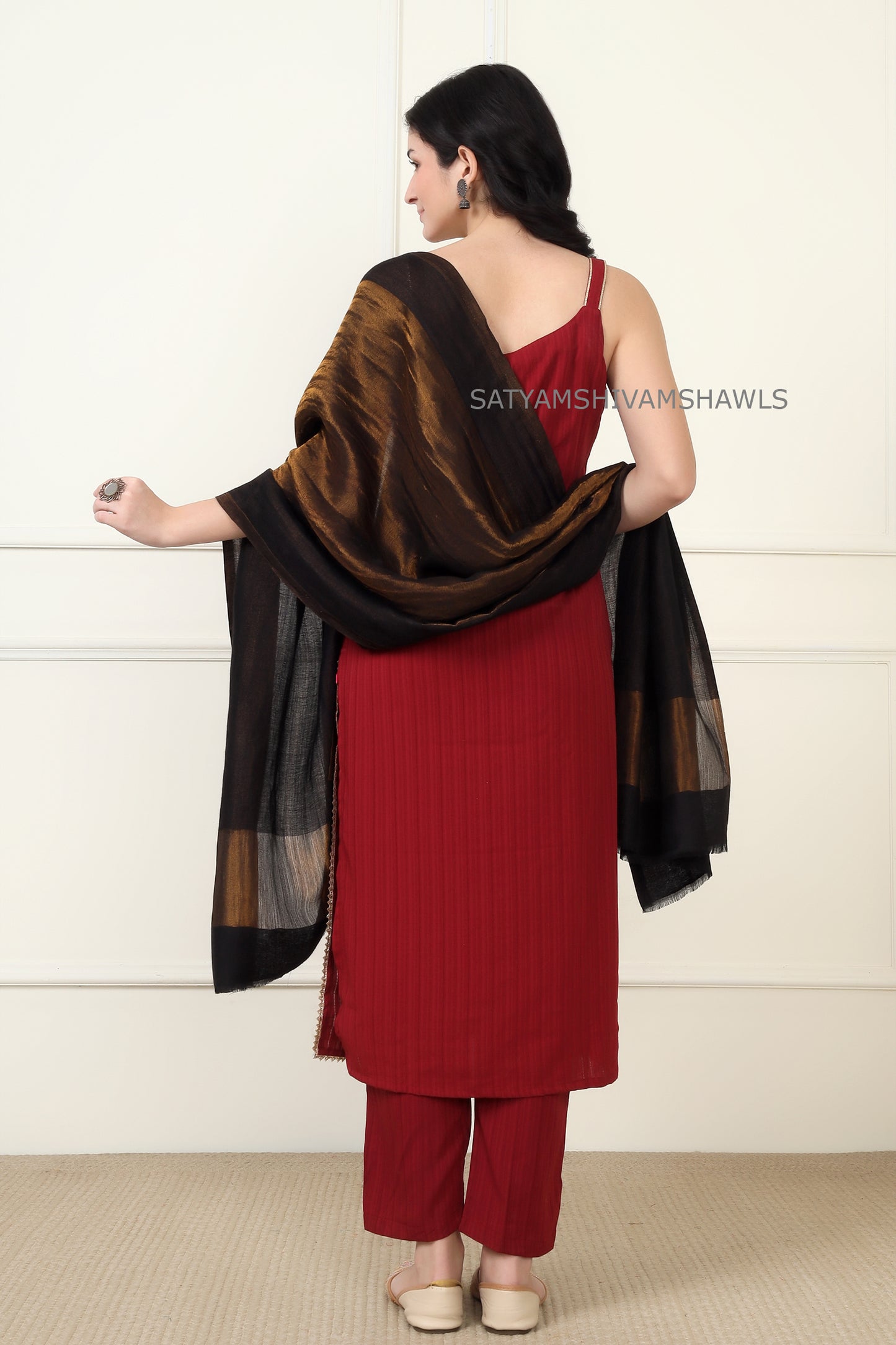 Women reversible moonlight zari border fine wool Stole