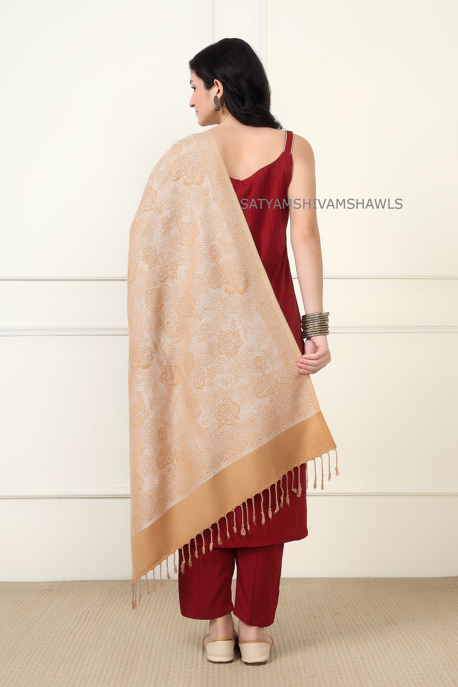 purewool zari wevaed stole light colour