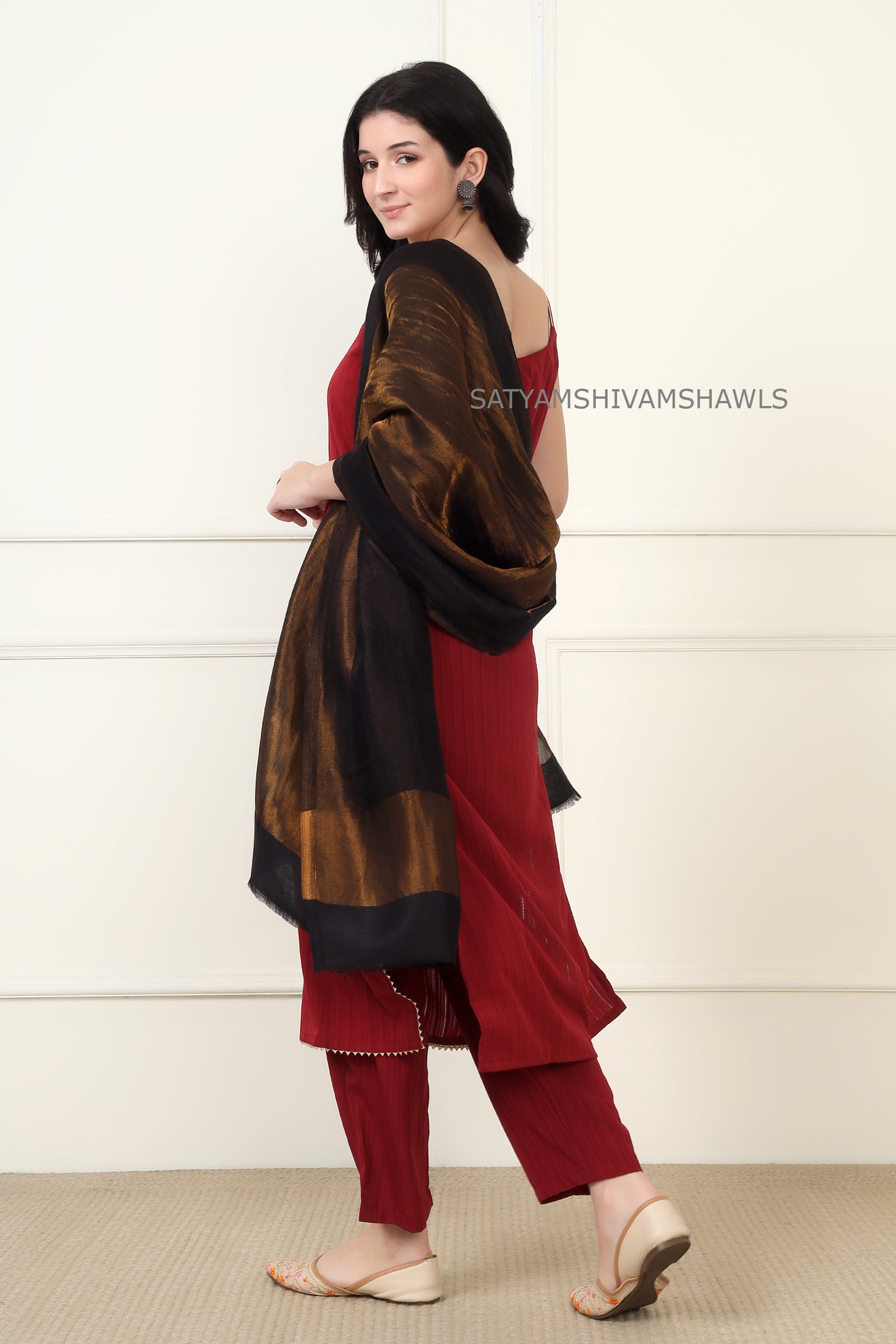 Women reversible moonlight zari border fine wool Stole