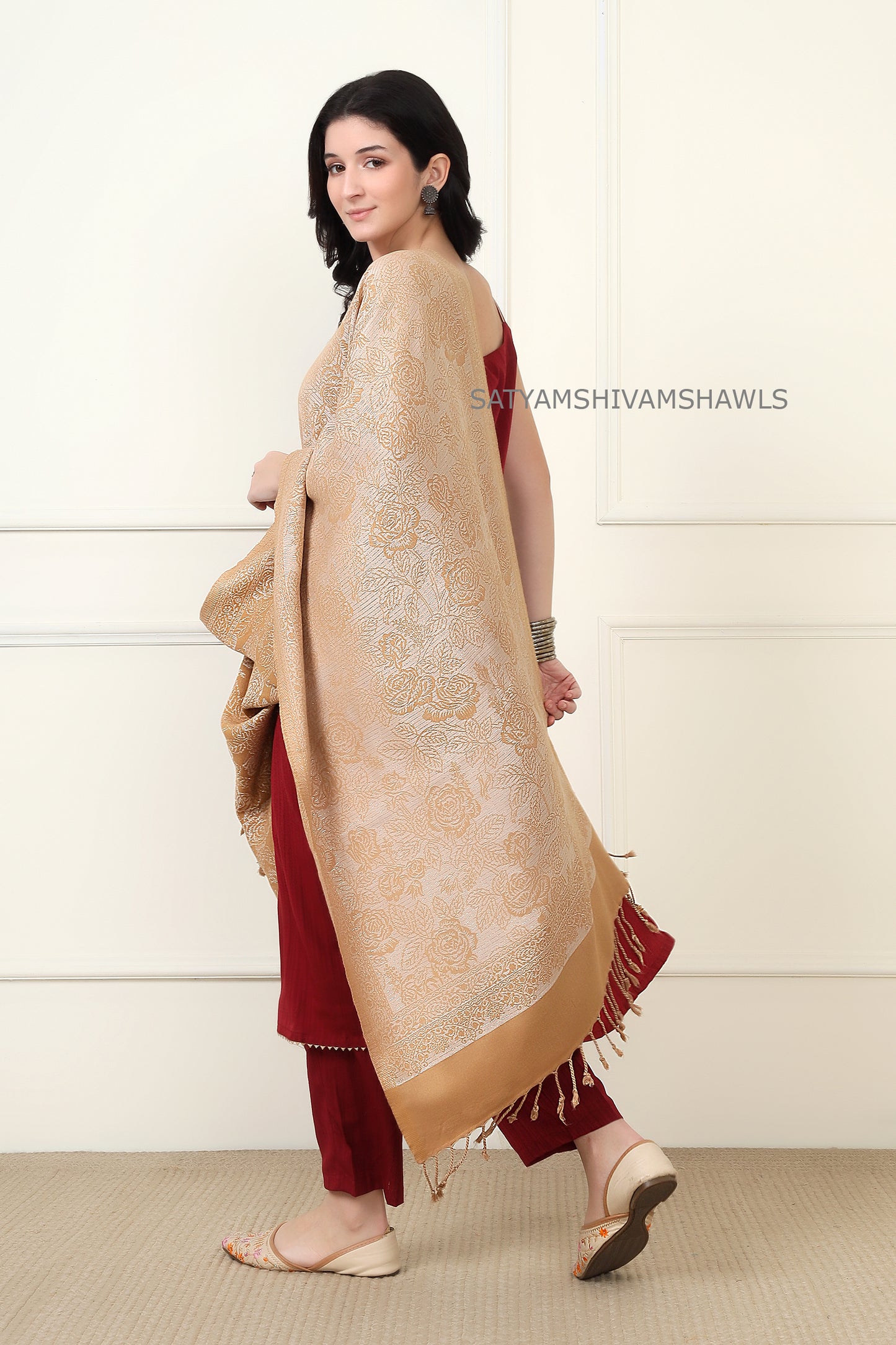 purewool zari wevaed stole light colour