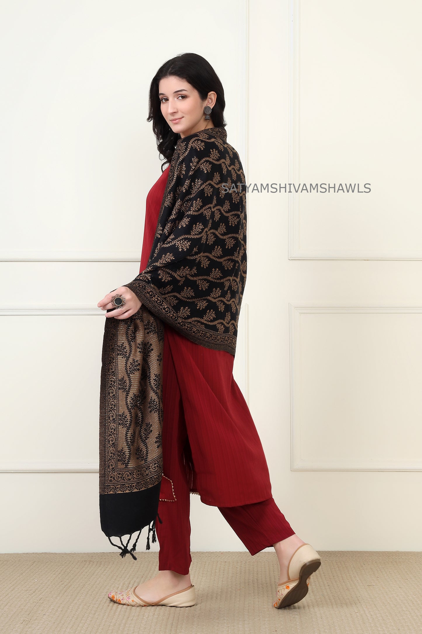 pure wool zari weaved stole,black
