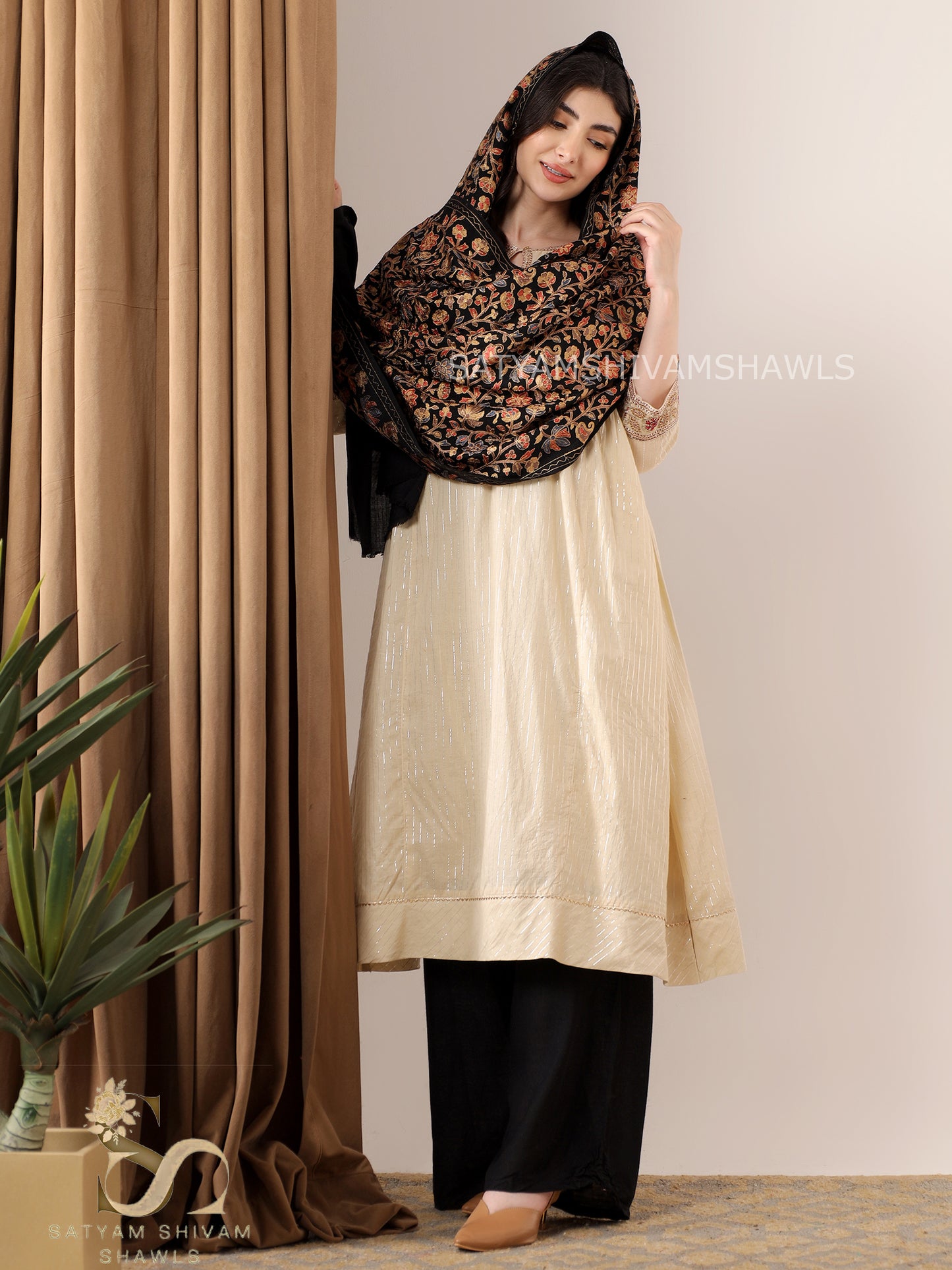CHINAR LEAF  PASHMINA FINE WOOL NALKI EMBROIDERY WEAVE STOLE,WARM & SOFT,BLACK