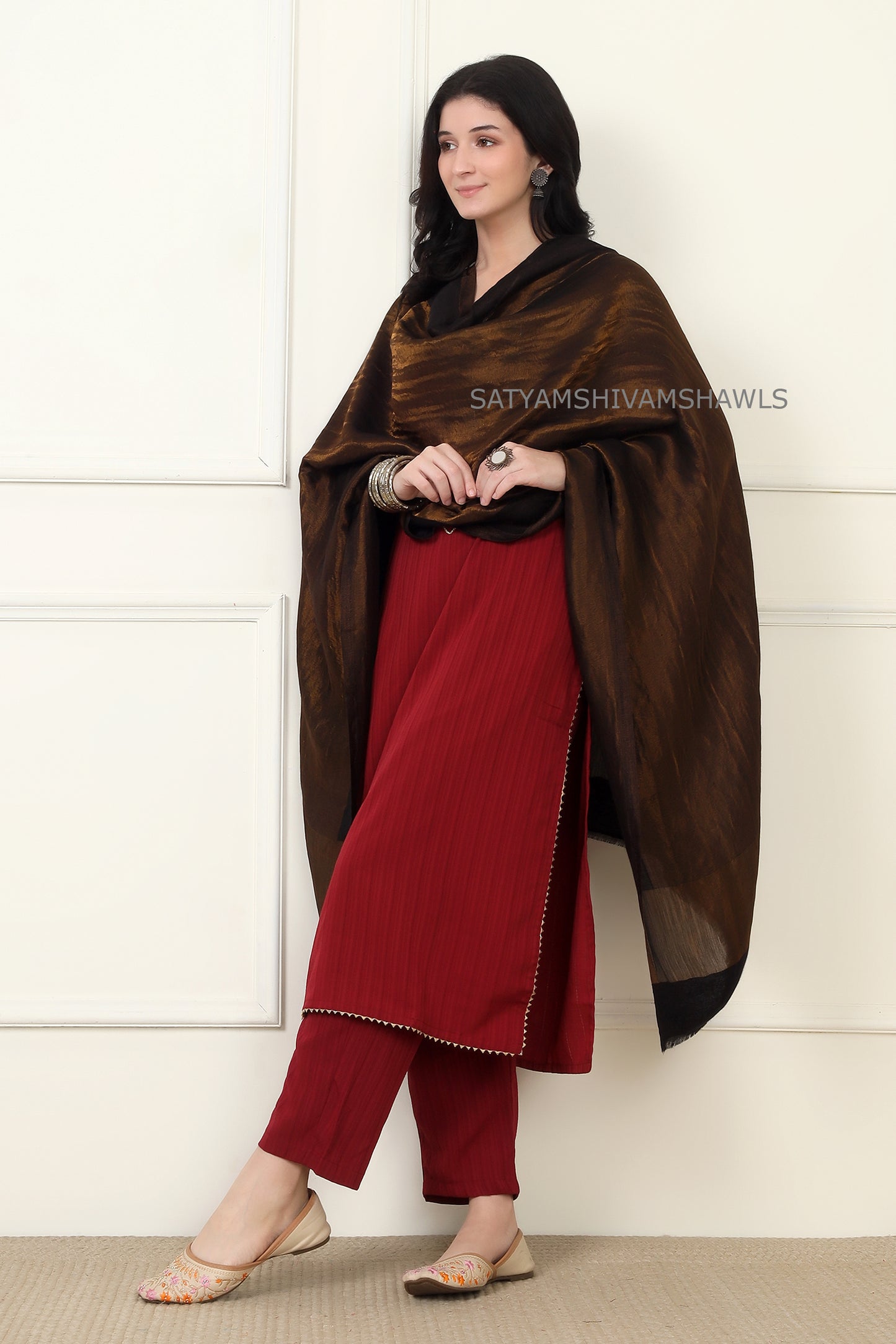Women reversible moonlight zari border fine wool Stole