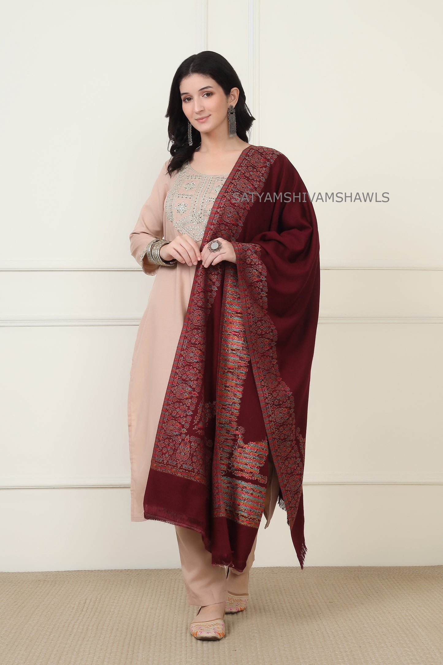 The heritage kunj pure wool border bloom kani weaved stole