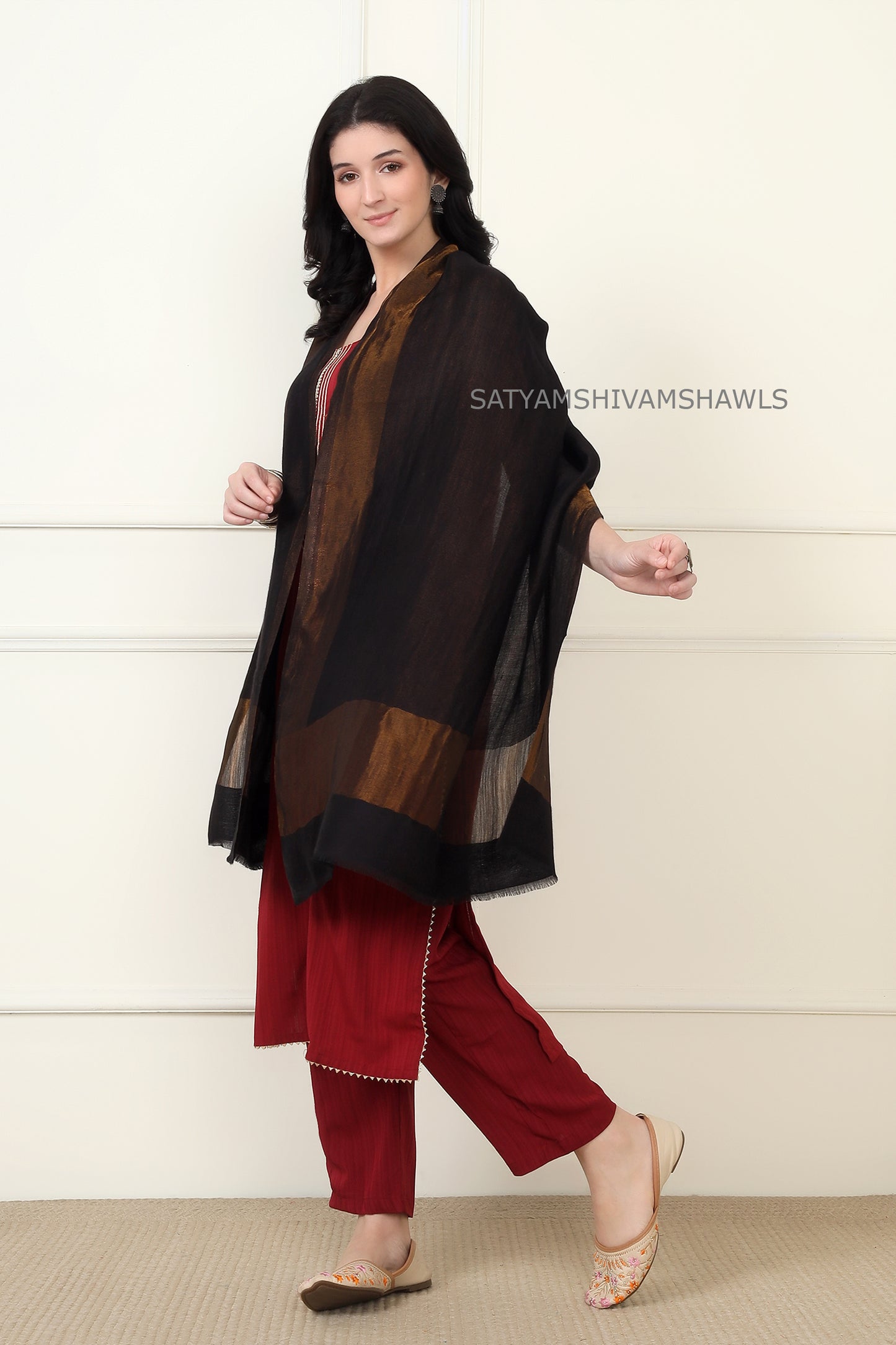 Women reversible moonlight zari border fine wool Stole
