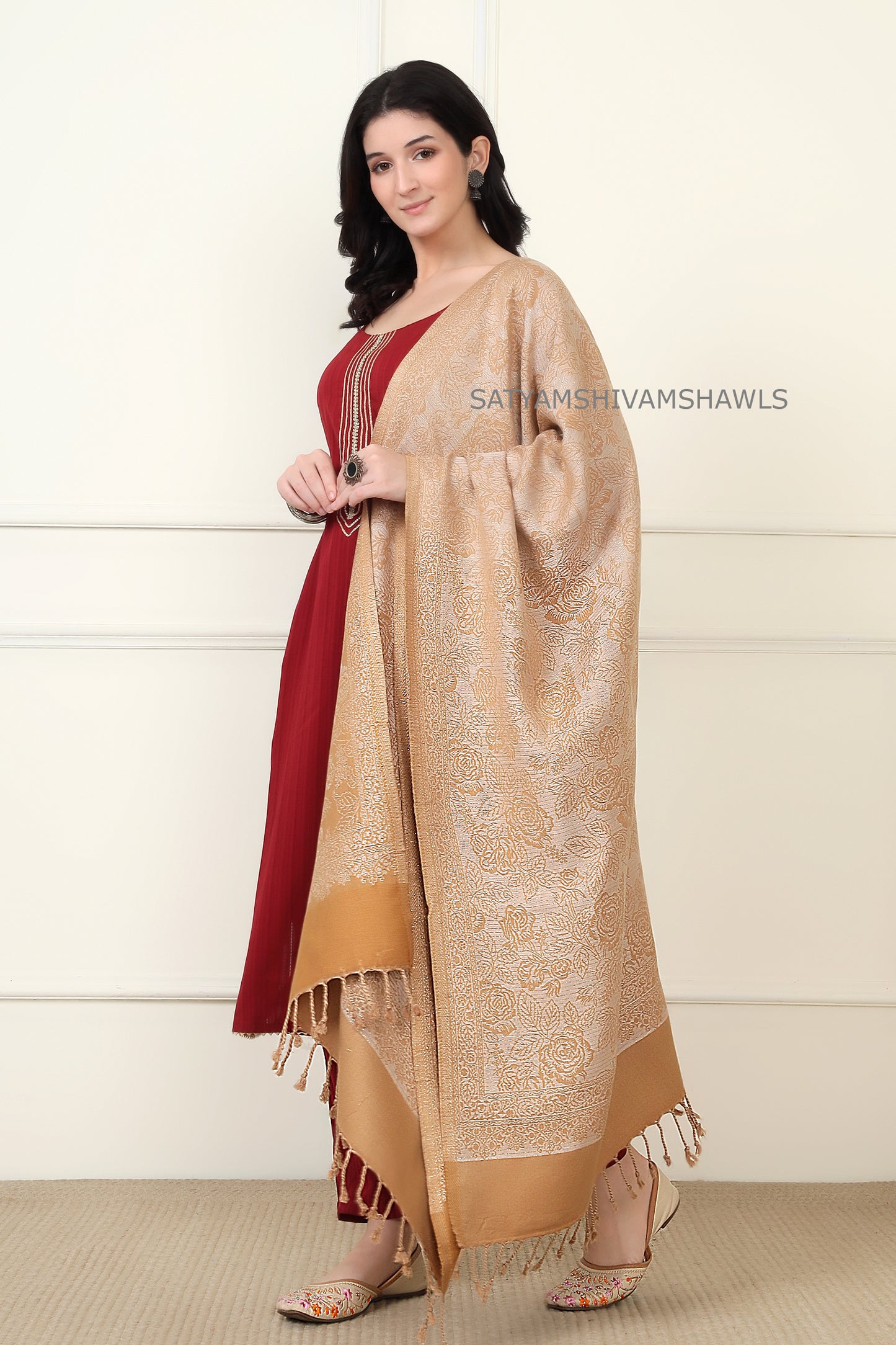 purewool zari wevaed stole light colour
