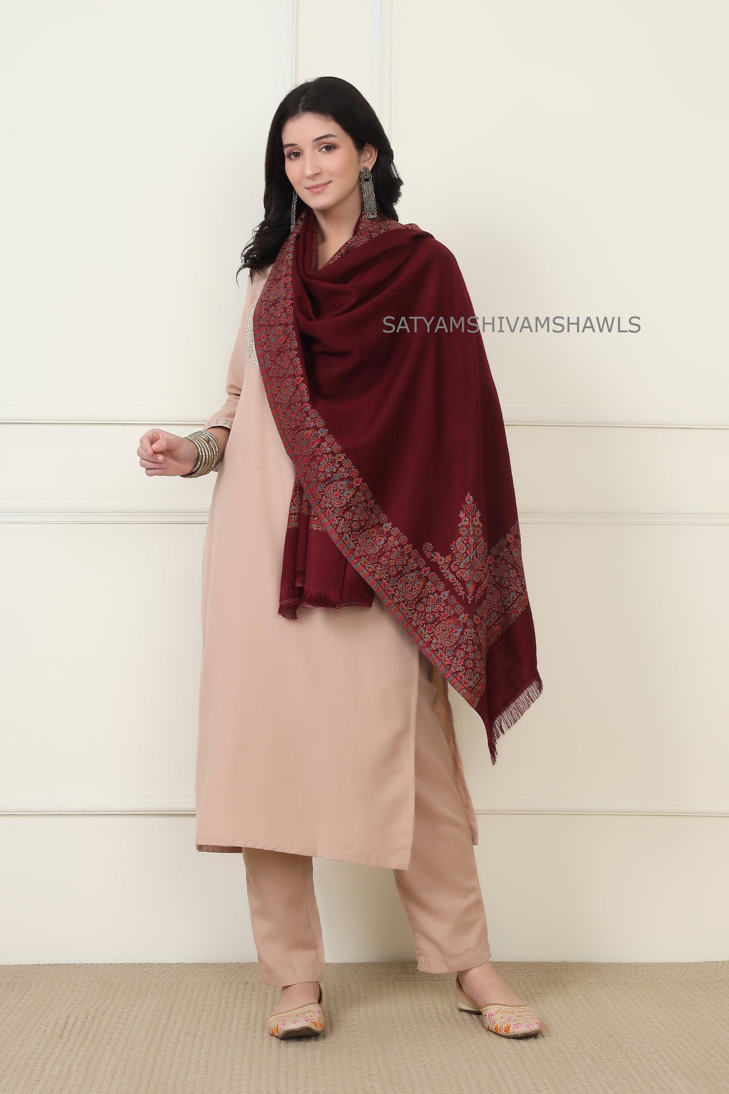 The heritage kunj pure wool border bloom kani weaved stole