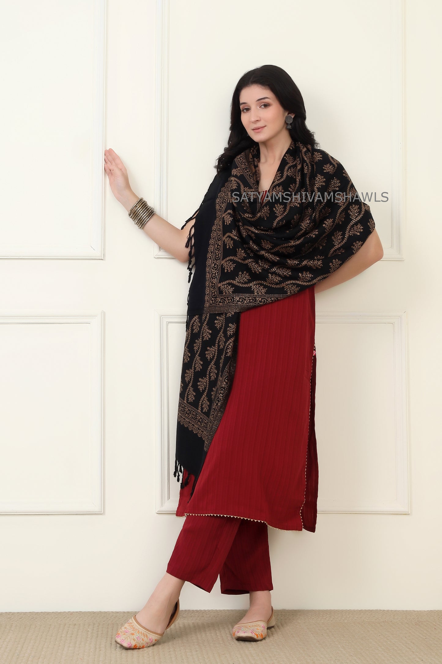 pure wool zari weaved stole,black