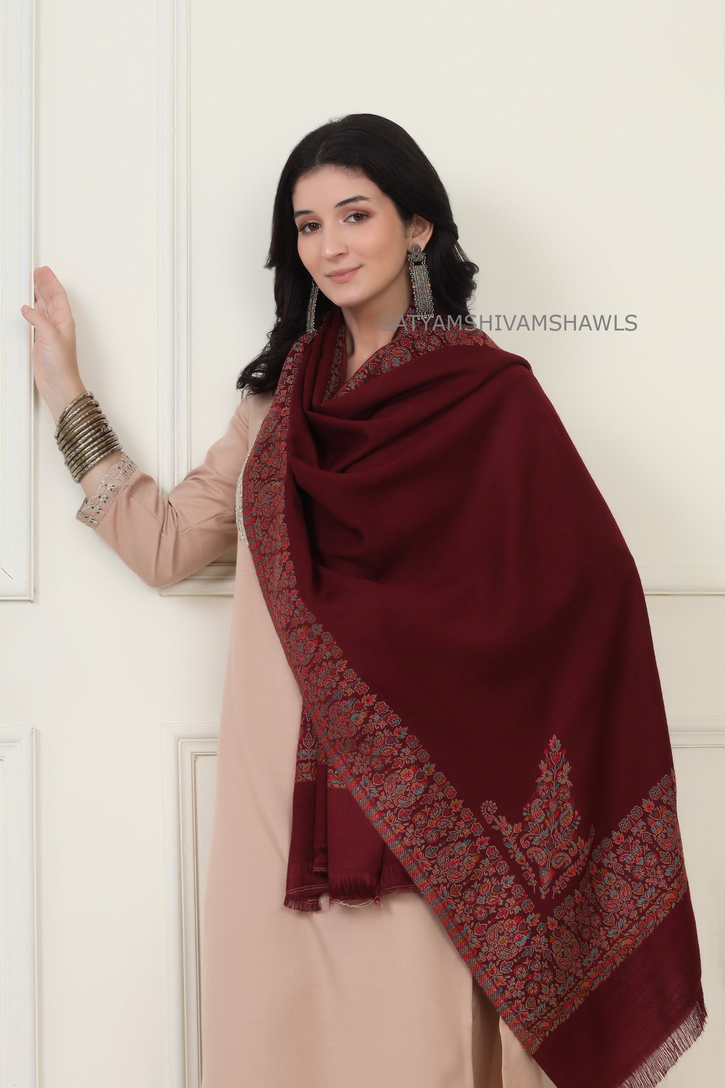 The heritage kunj pure wool border bloom kani weaved stole