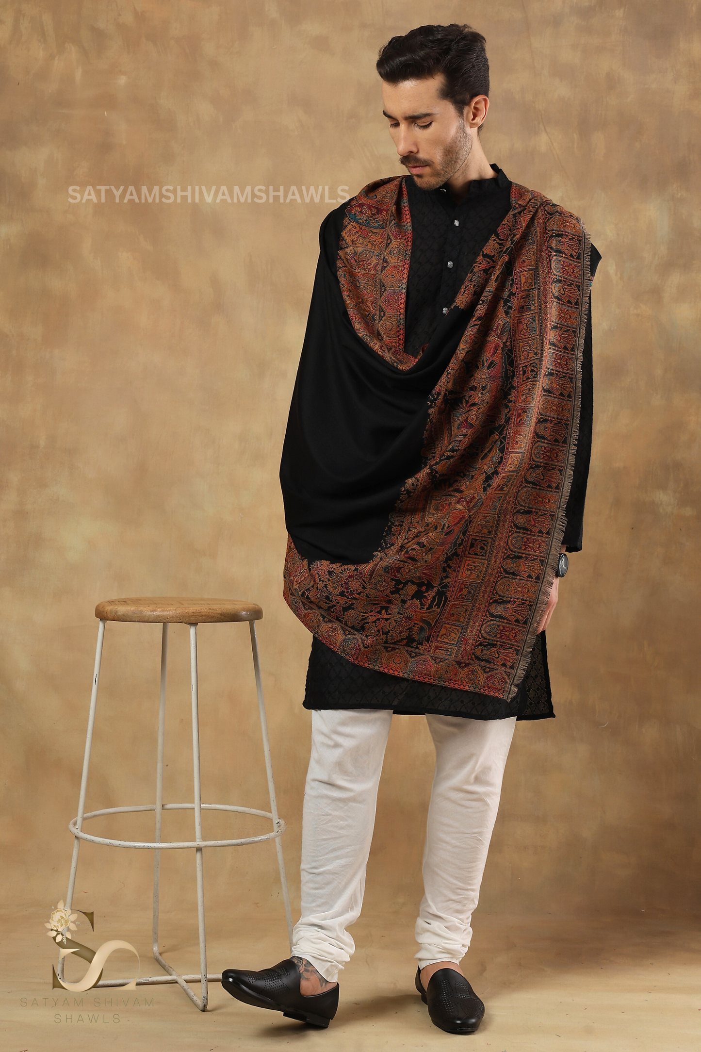 TAJ SAKHIYAAN  KANI BORDER WEAVE SHAWL, SOFT, WARM AND LIGHT WEIGHT, BLACK