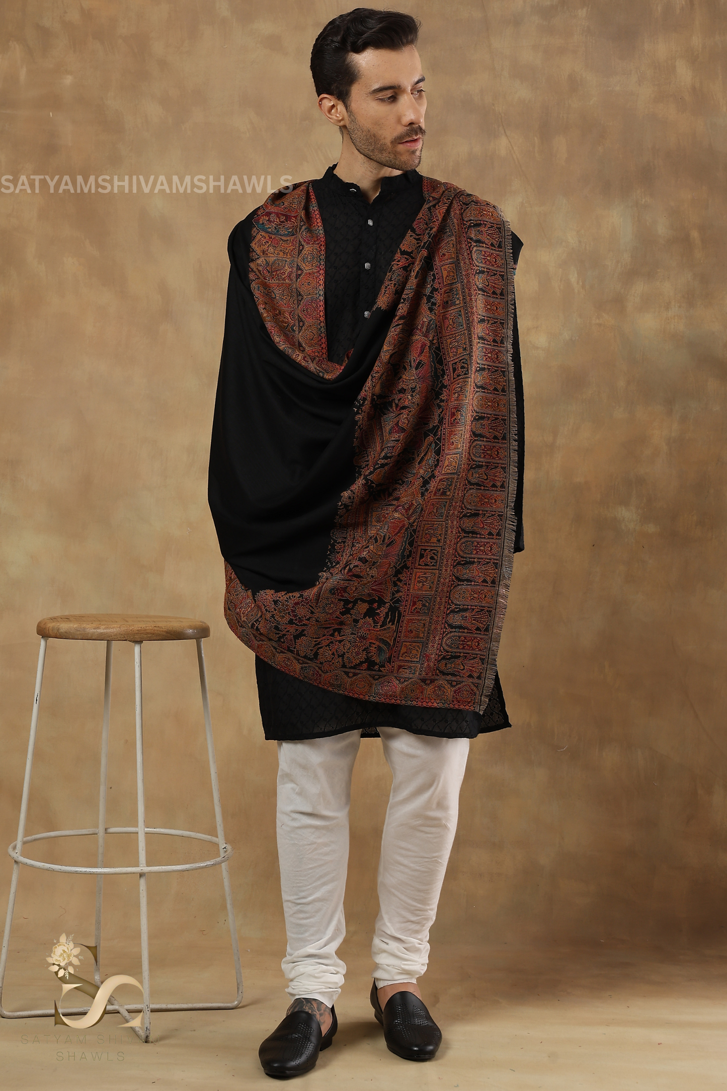TAJ SAKHIYAAN  KANI BORDER WEAVE SHAWL, SOFT, WARM AND LIGHT WEIGHT, BLACK