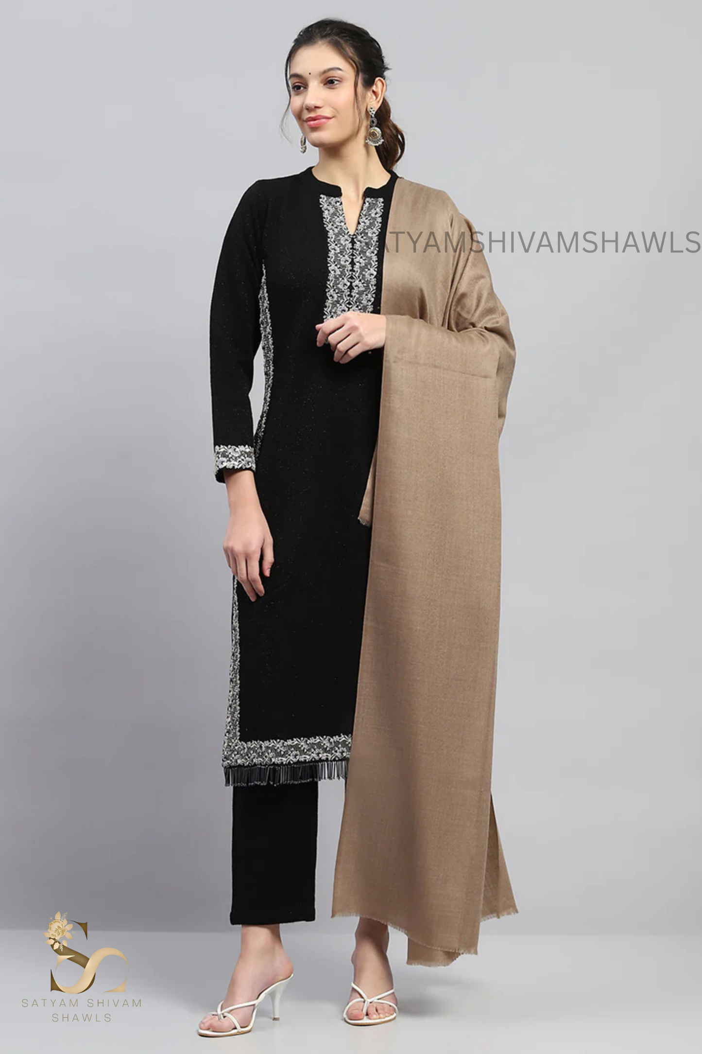 WOMENS PURE WOOL SHAWL ,SOLID PLAIN DESIGN,