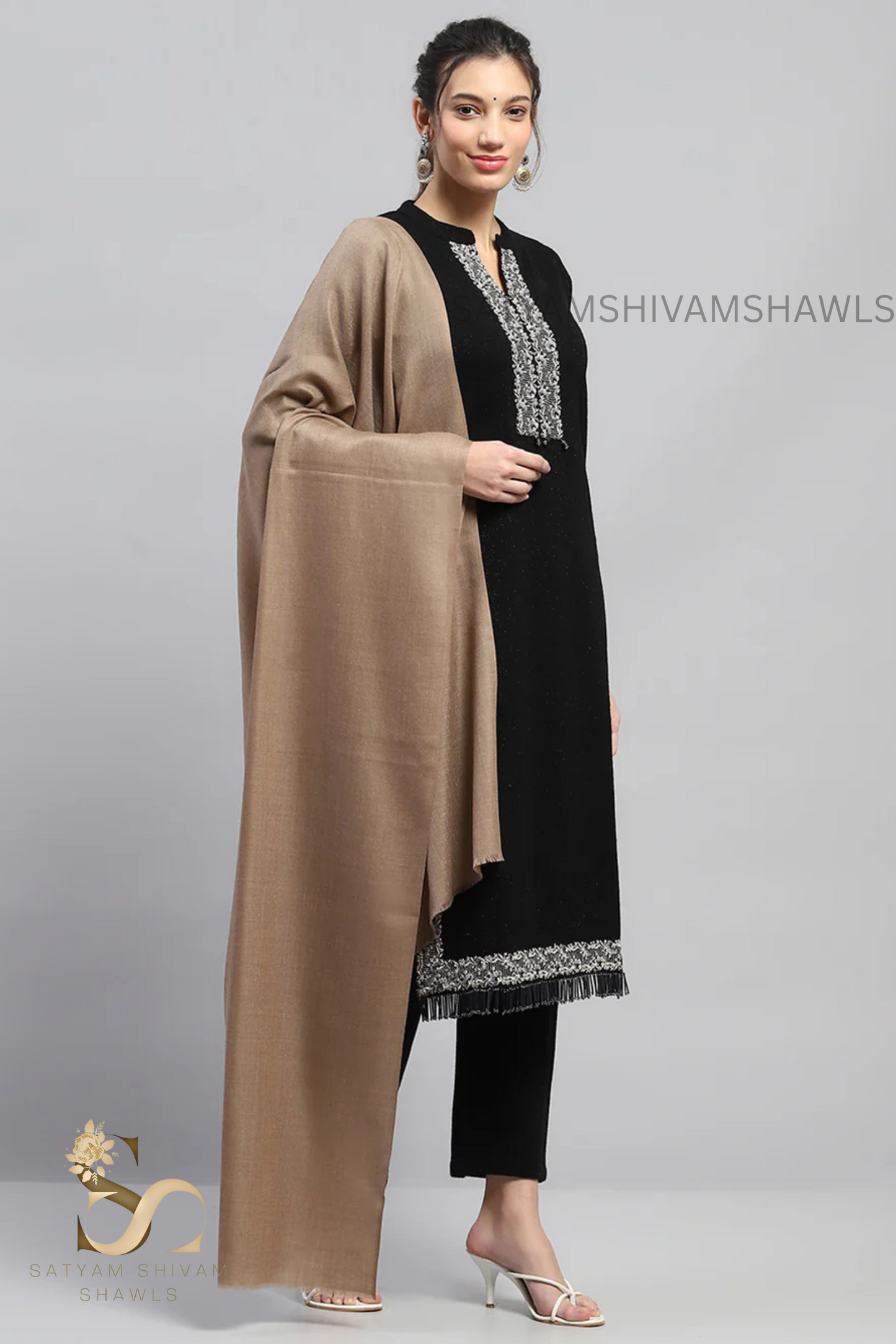 WOMENS PURE WOOL SHAWL ,SOLID PLAIN DESIGN,