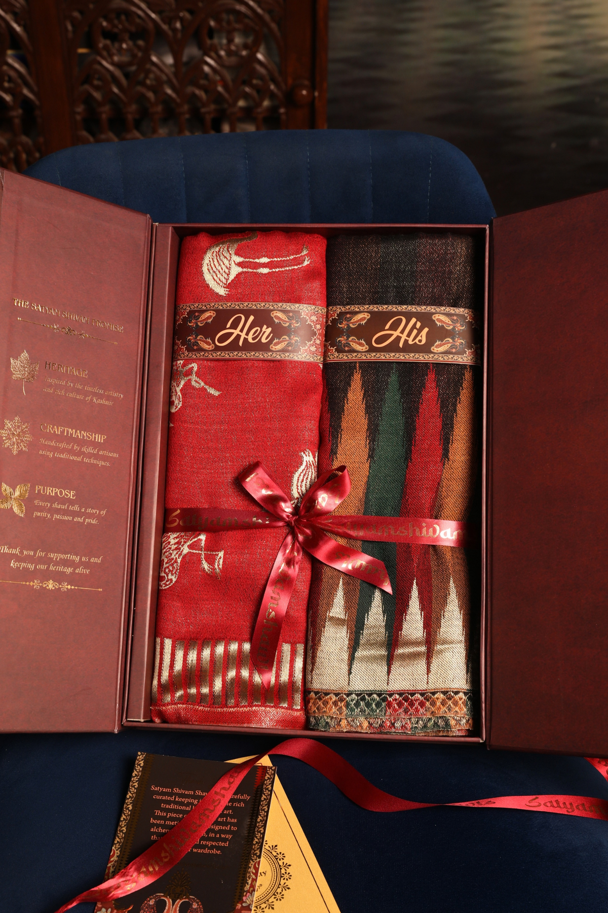 Premium His & Her Set of 100% Pure Wool Zari kani weaved Stoles with Gift Box