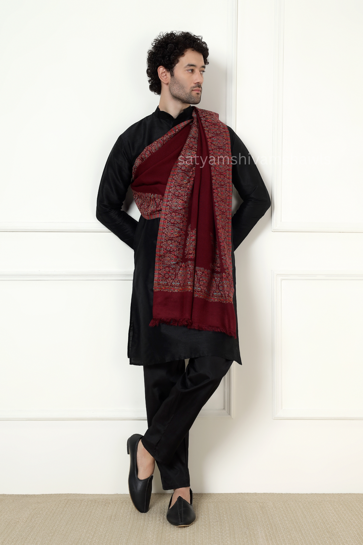 The heritage kunj pure wool border bloom kani weaved stole