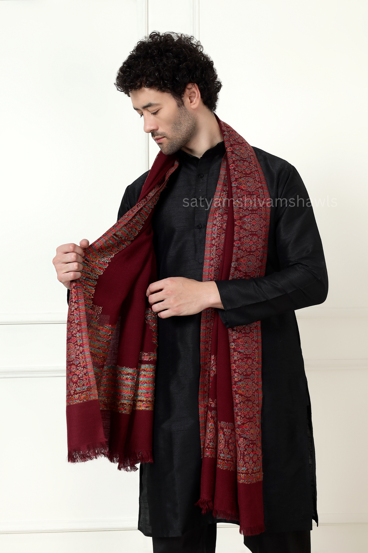 The heritage kunj pure wool border bloom kani weaved stole