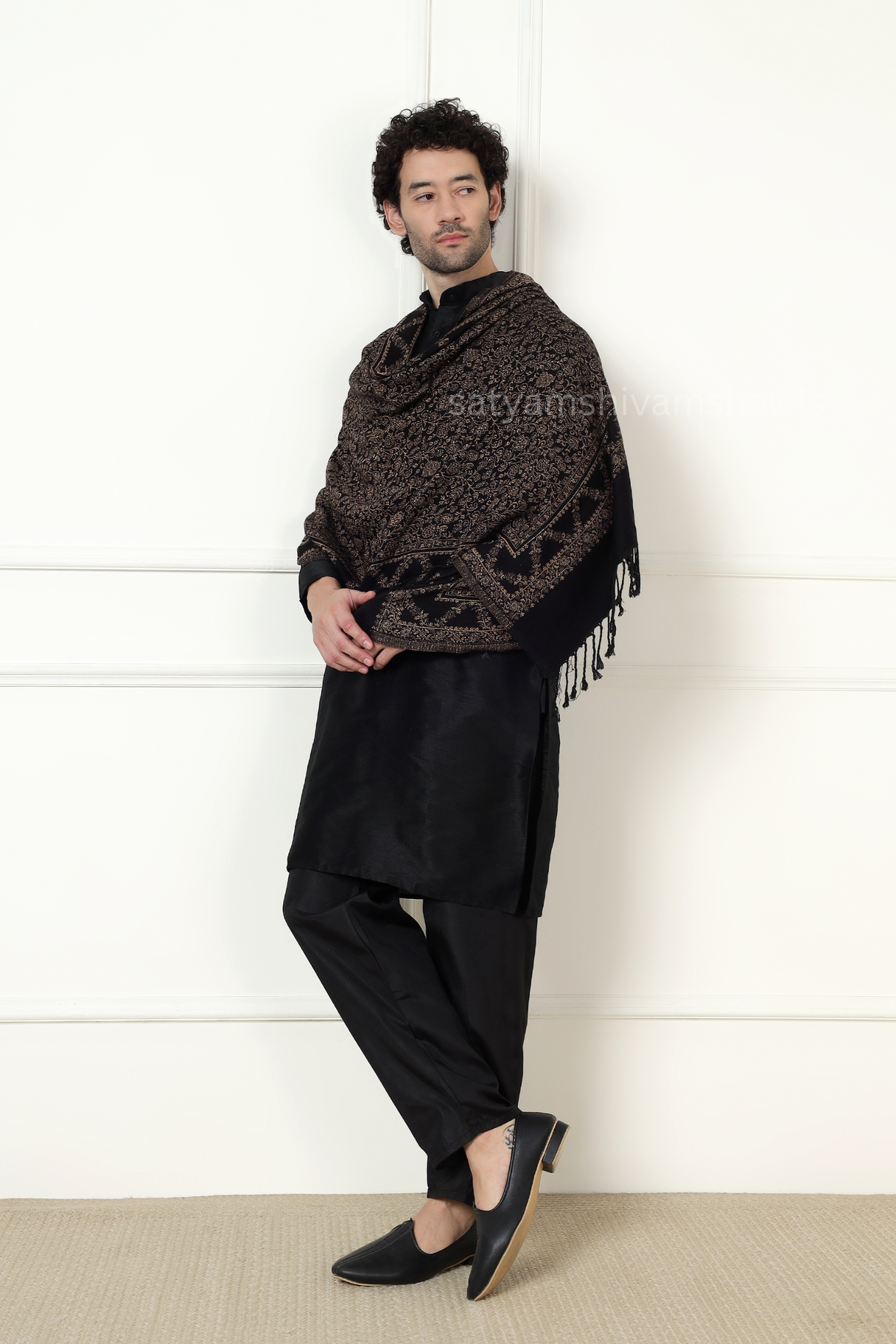 pure wool zari weaved stole,black
