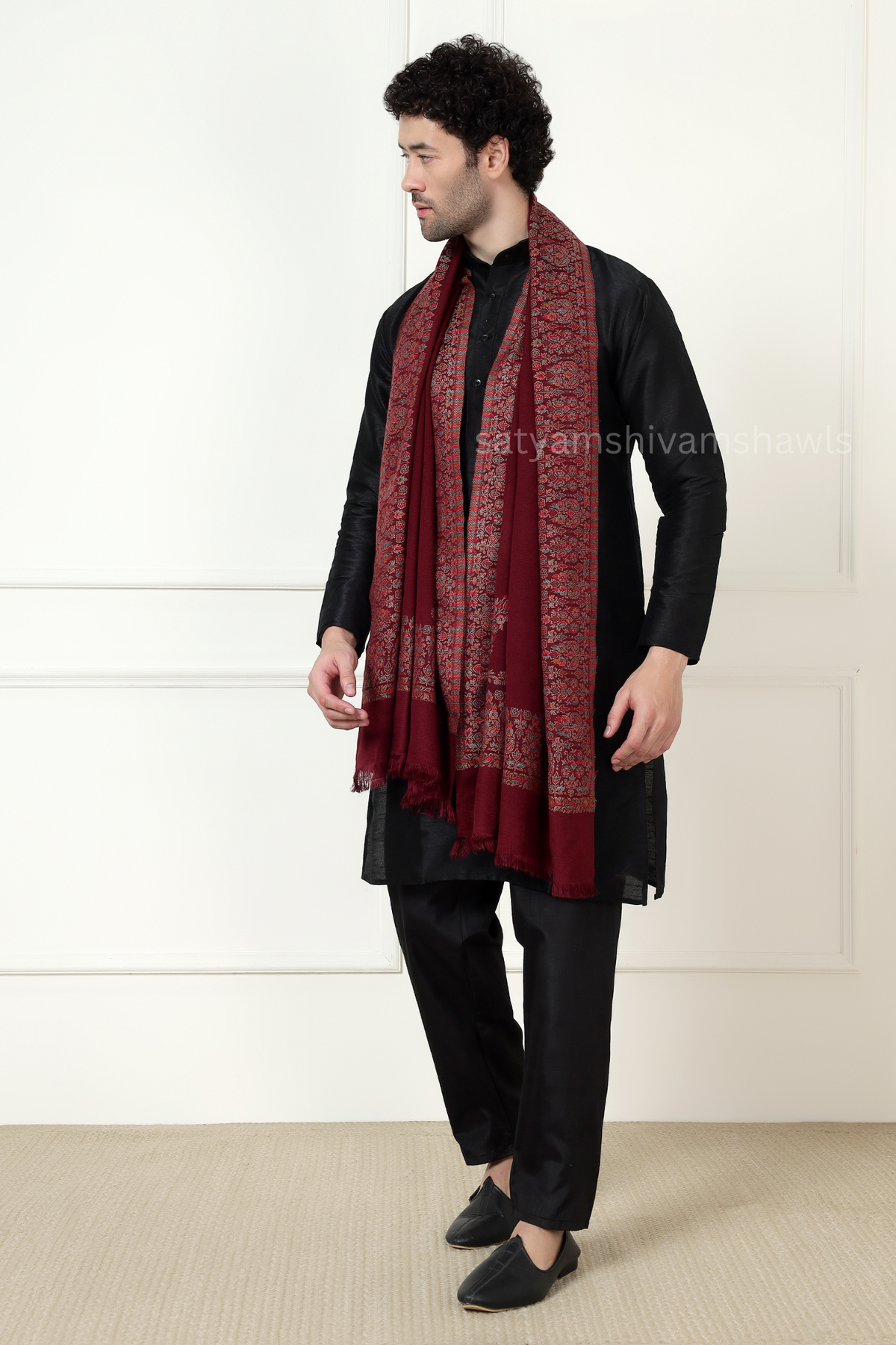 The heritage kunj pure wool border bloom kani weaved stole