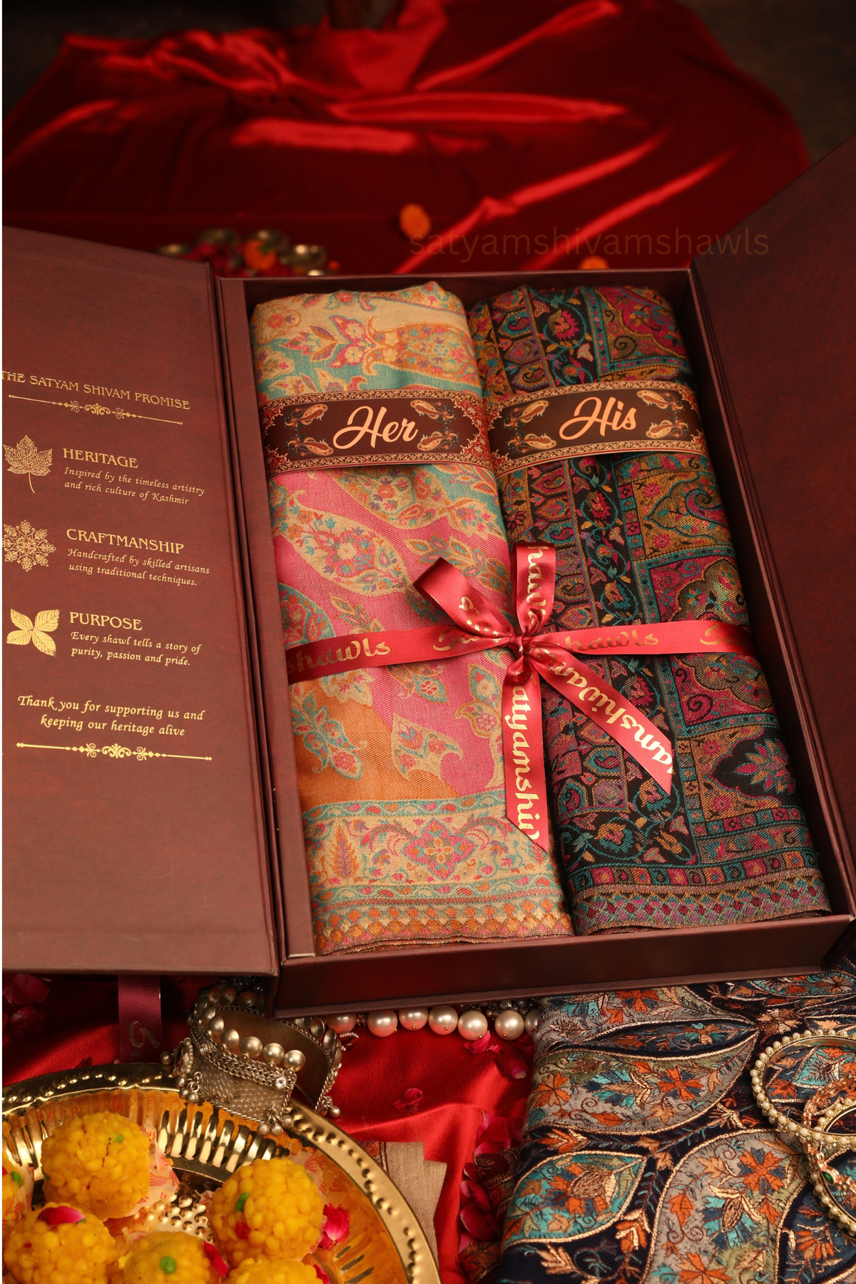 Premium His & Her Set of 100% Pure Wool Zari kani weaved Stoles with Gift Box