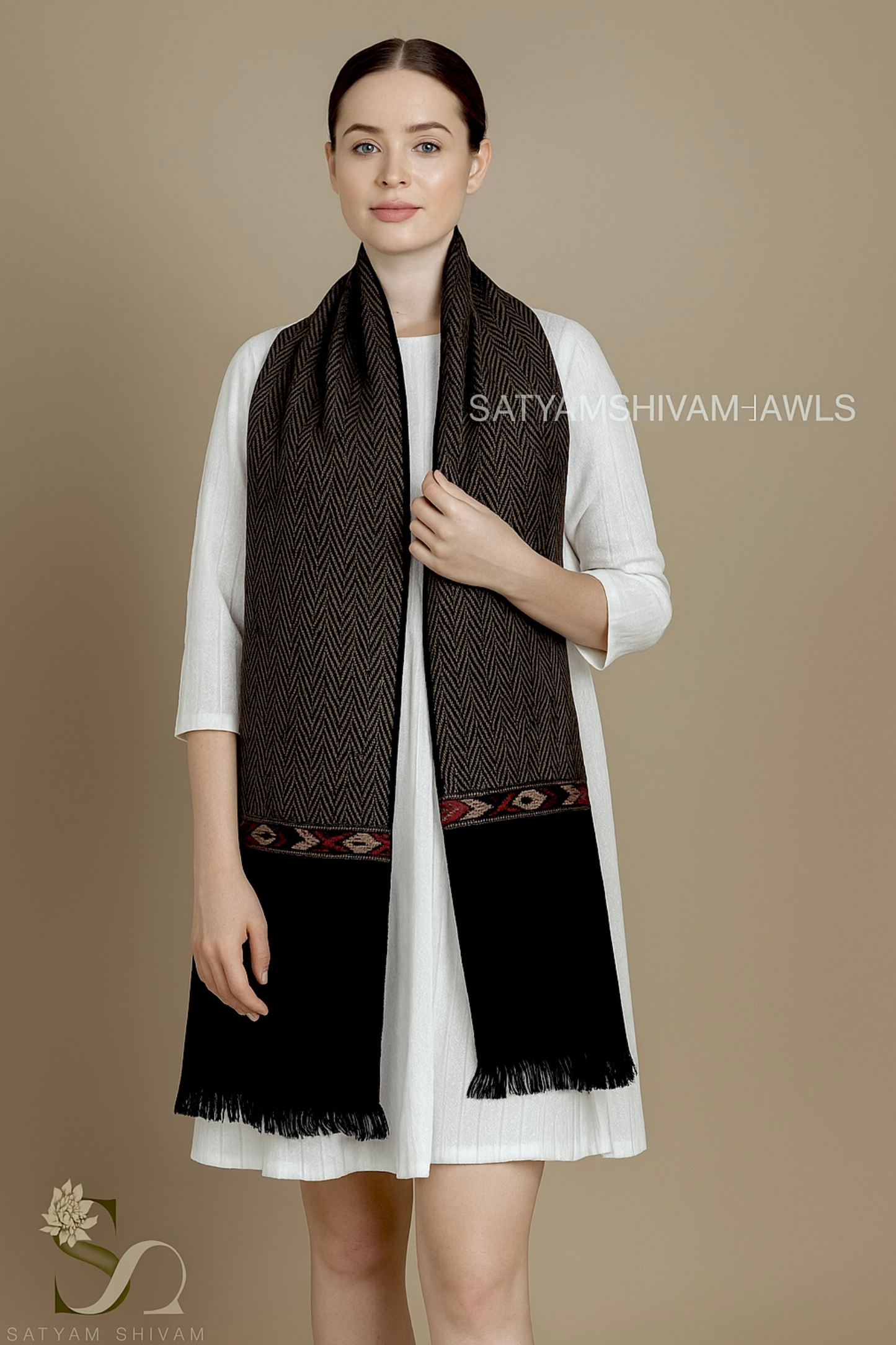Kullu palla with self zig zag pattern women stole,black