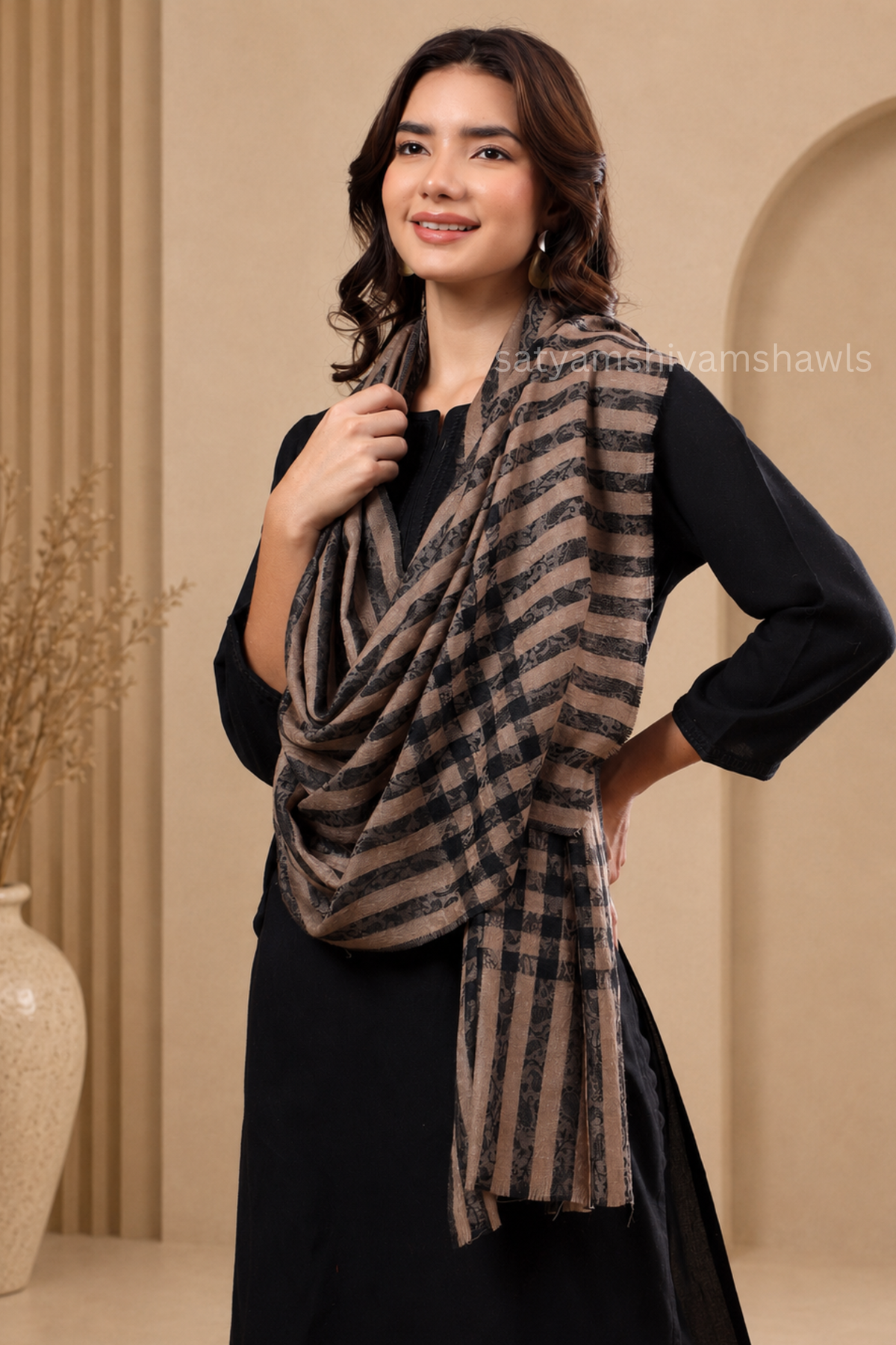 SMOKEY SELF CHECK STRIPS LUXURY PASHMINA  STOLE, BLACK TOOSH